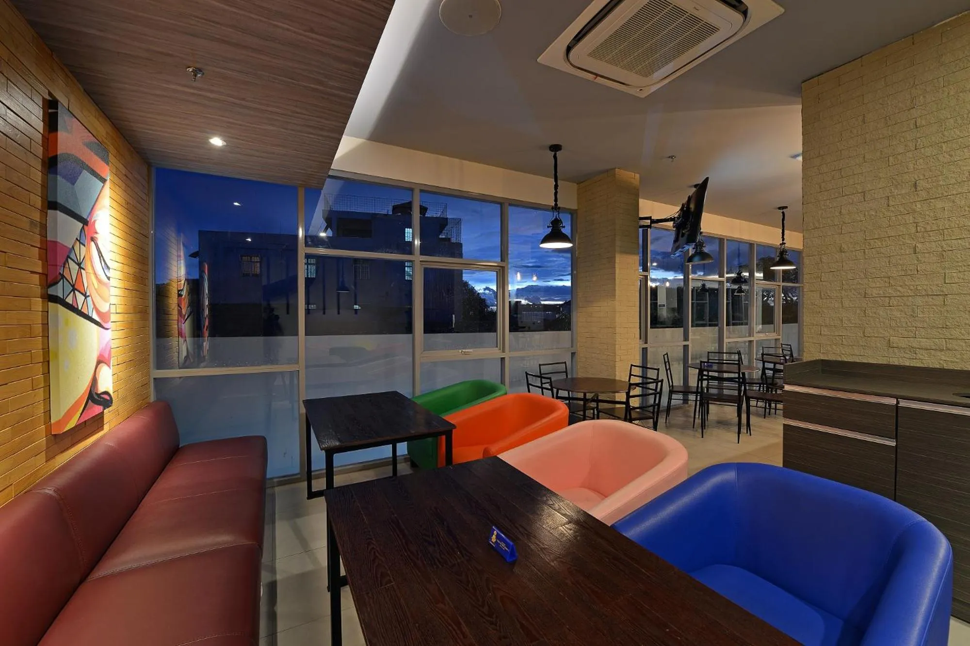 Seating area in POP! Hotel Banjarmasin