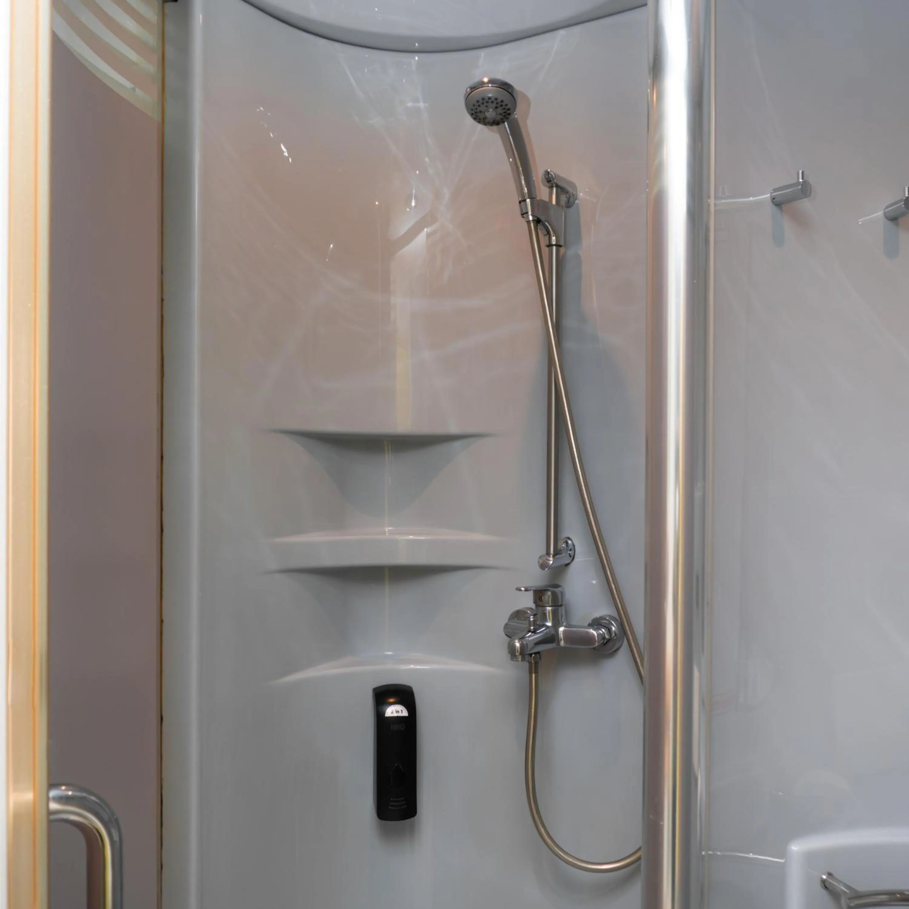 Shower in POP! Hotel Banjarmasin