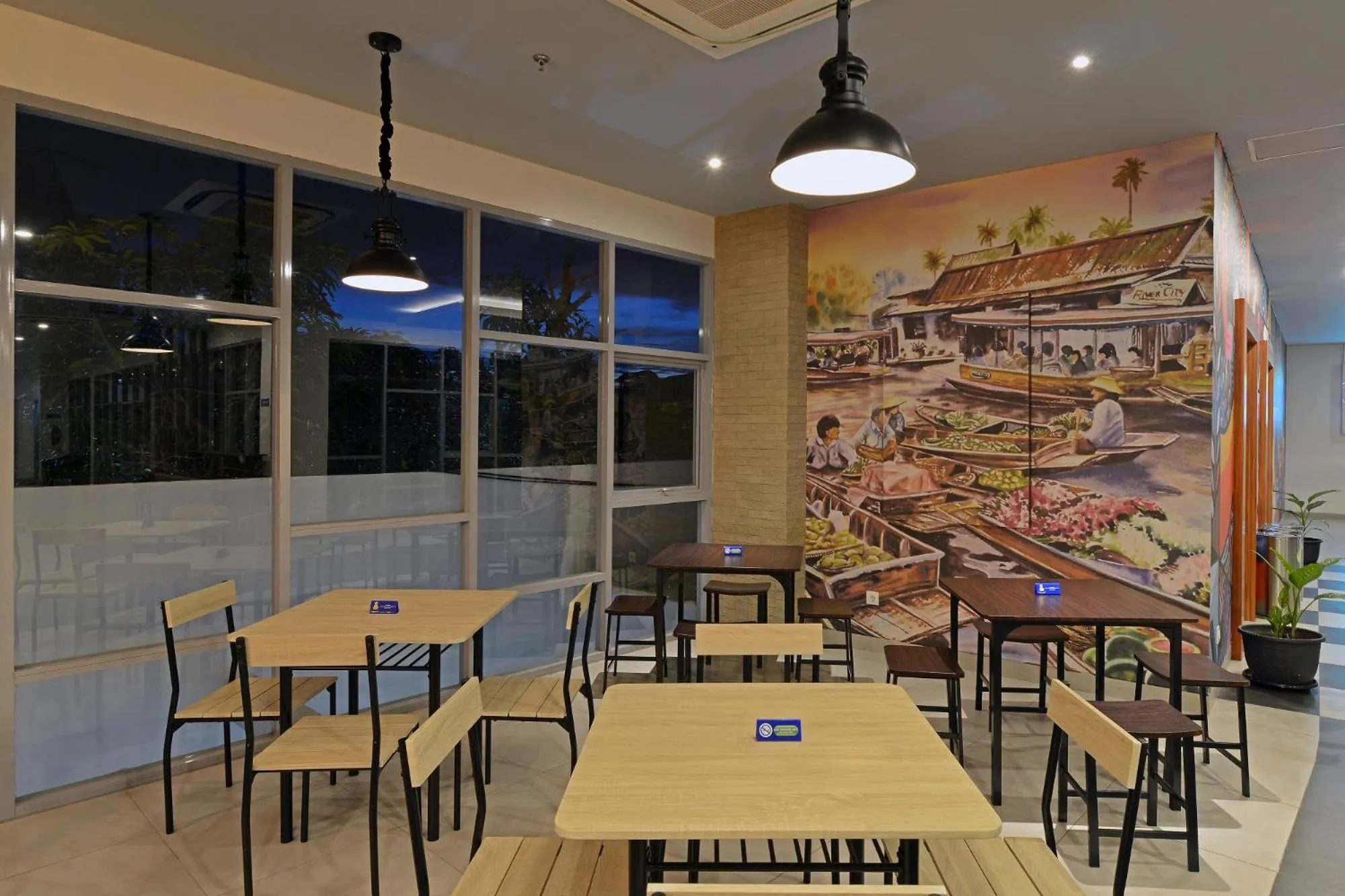 Restaurant/places to eat in POP! Hotel Banjarmasin