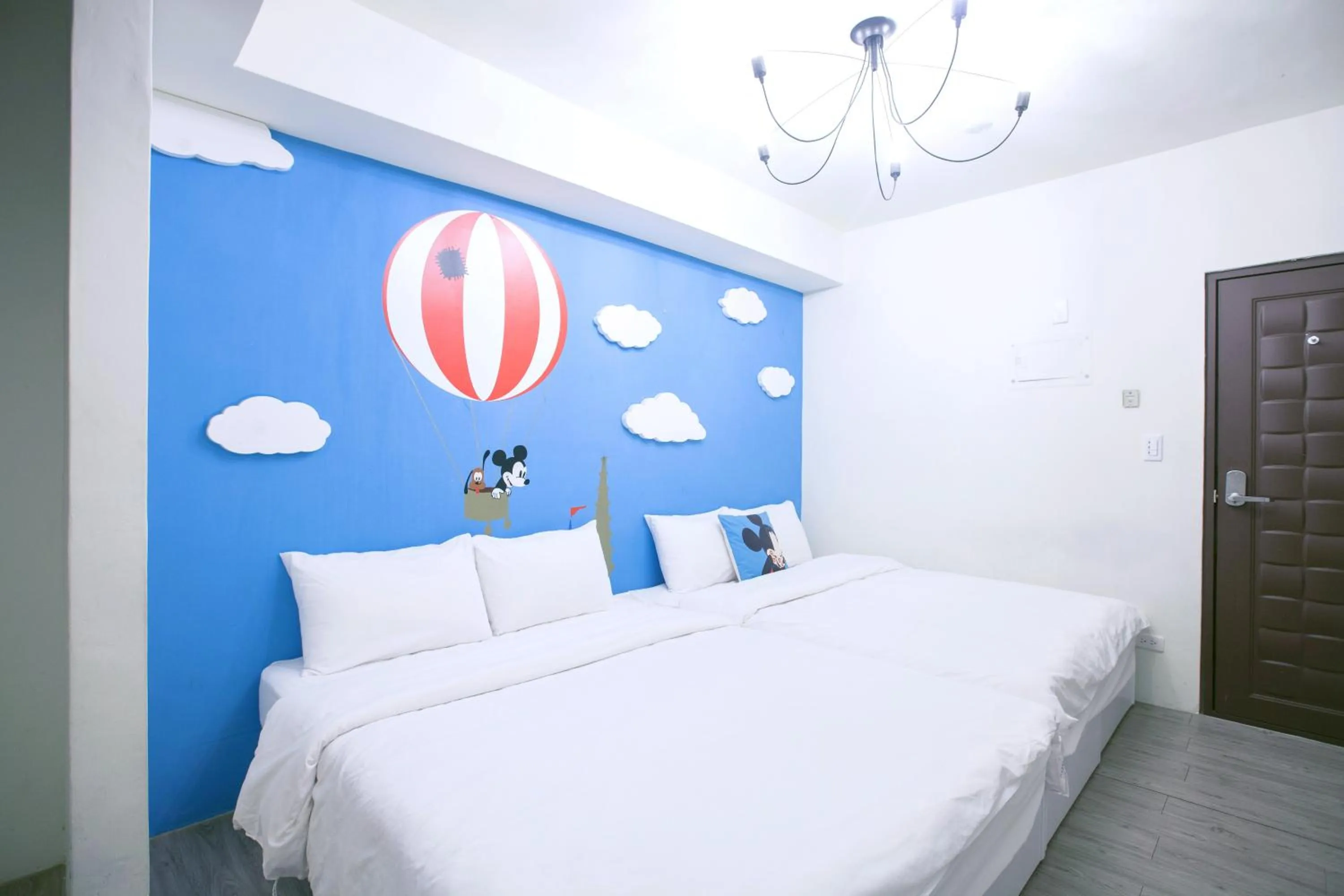 Decorative detail, Bed in Lè mù