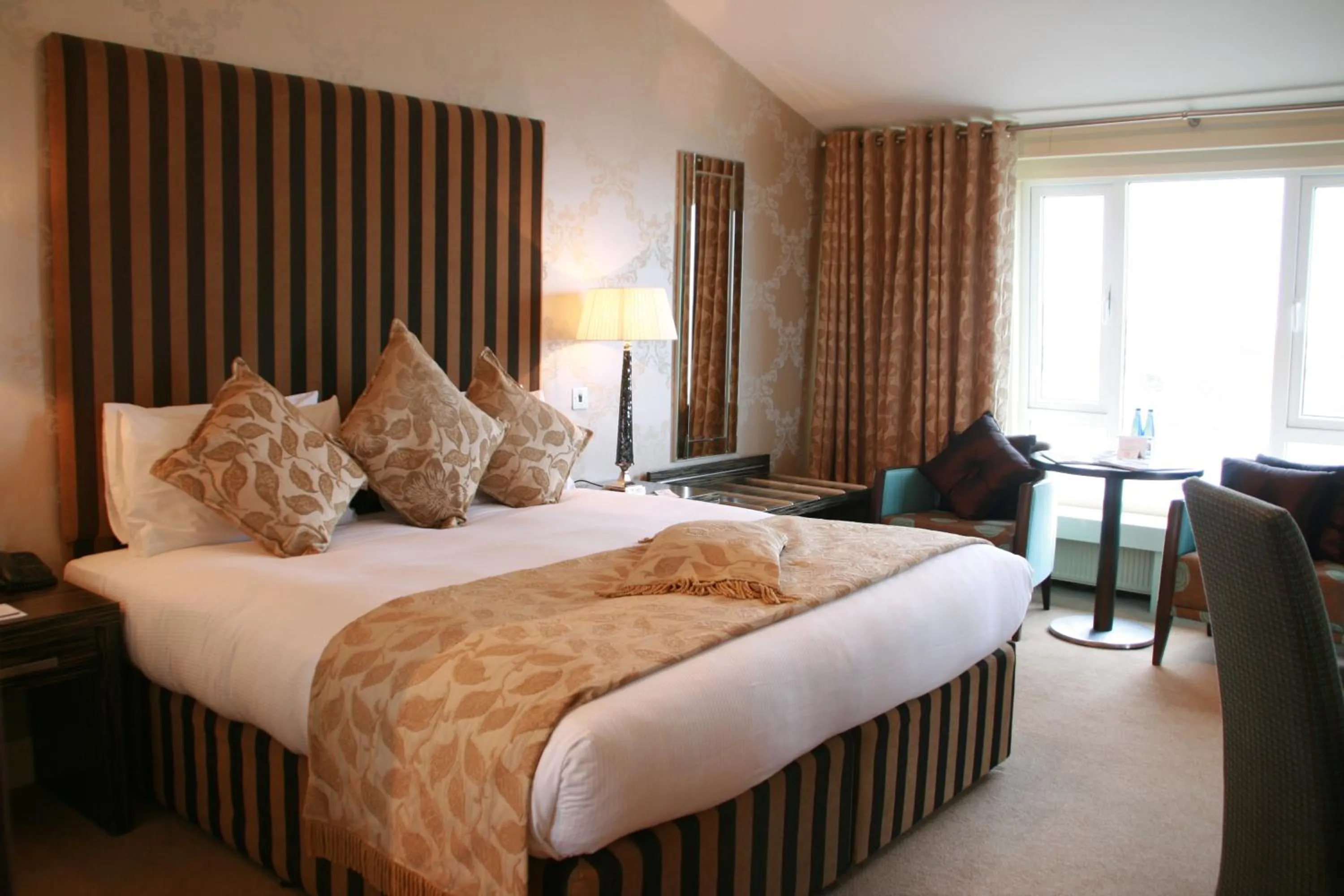 Bedroom, Bed in Connemara Coast Hotel