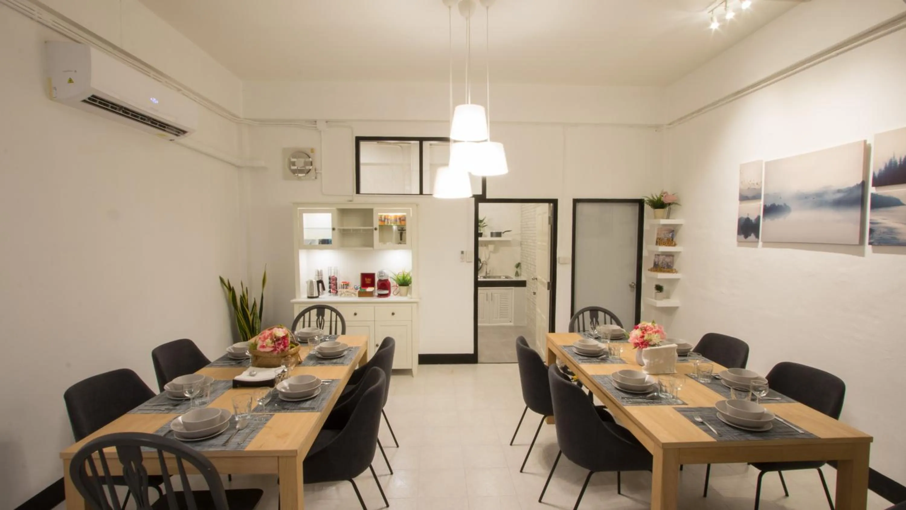 Dining area in Neveu Premier Residence : Ratchada