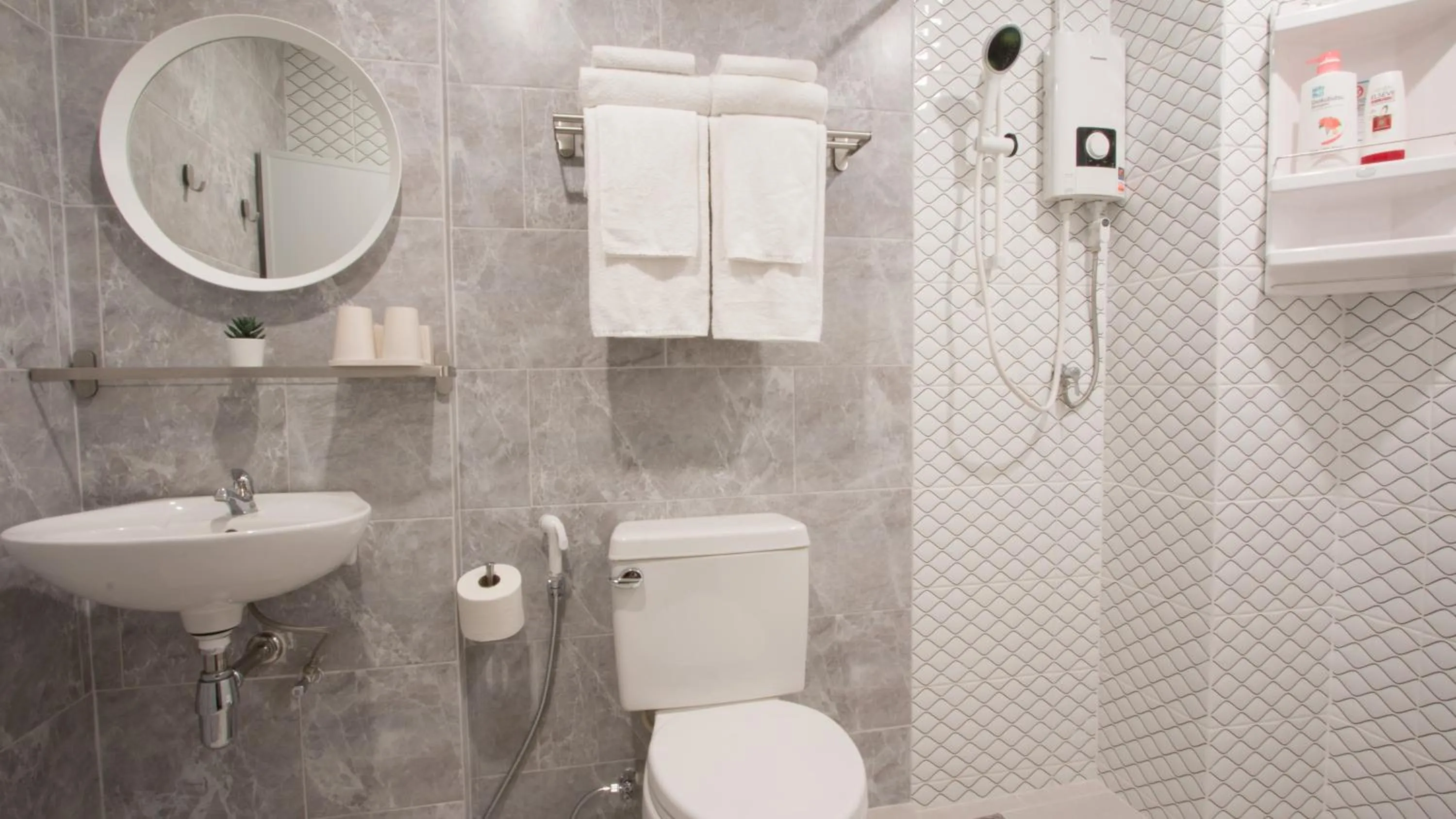 Shower in Neveu Premier Residence : Ratchada