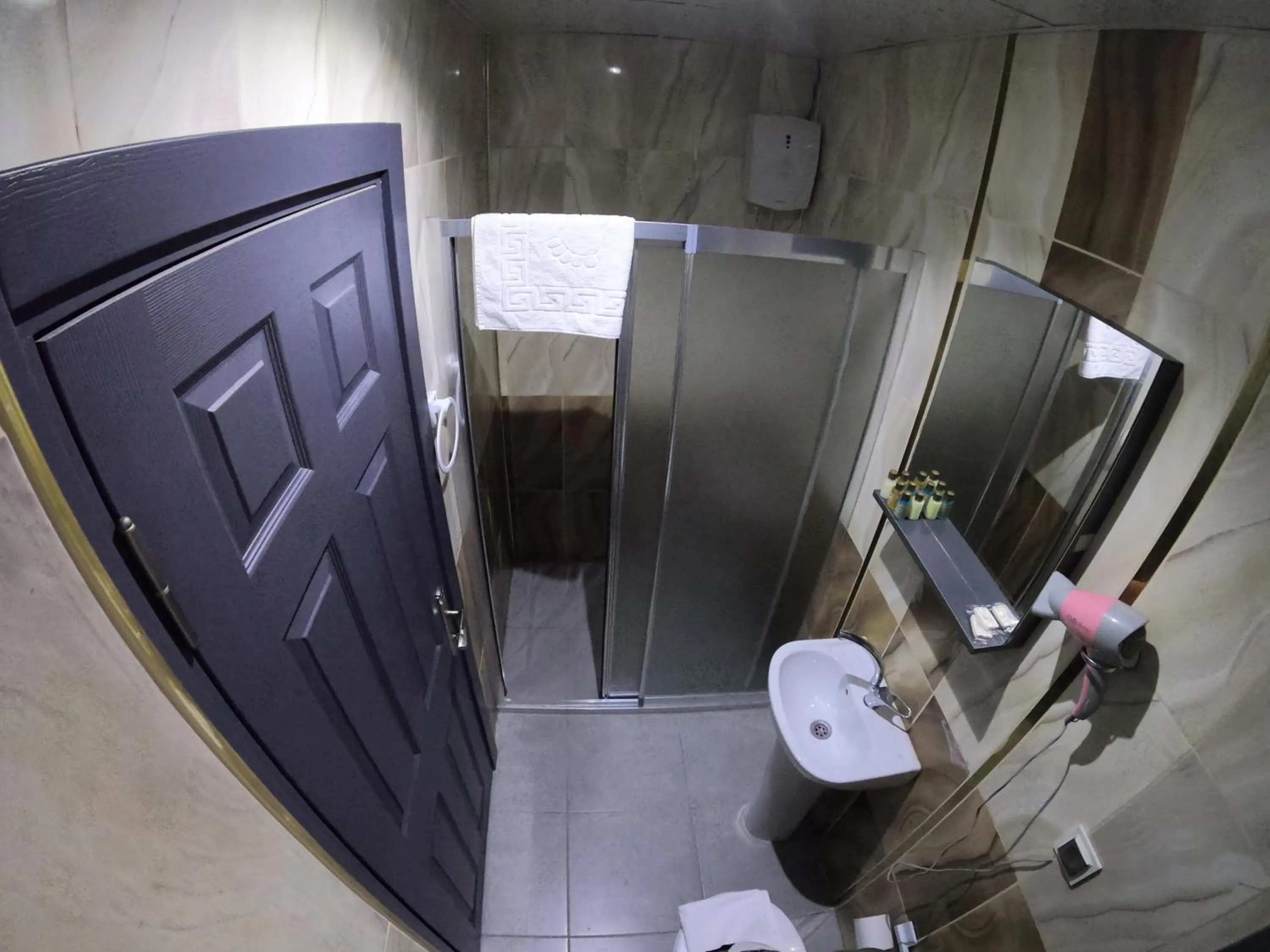 Bathroom in Exporoyal Hotel