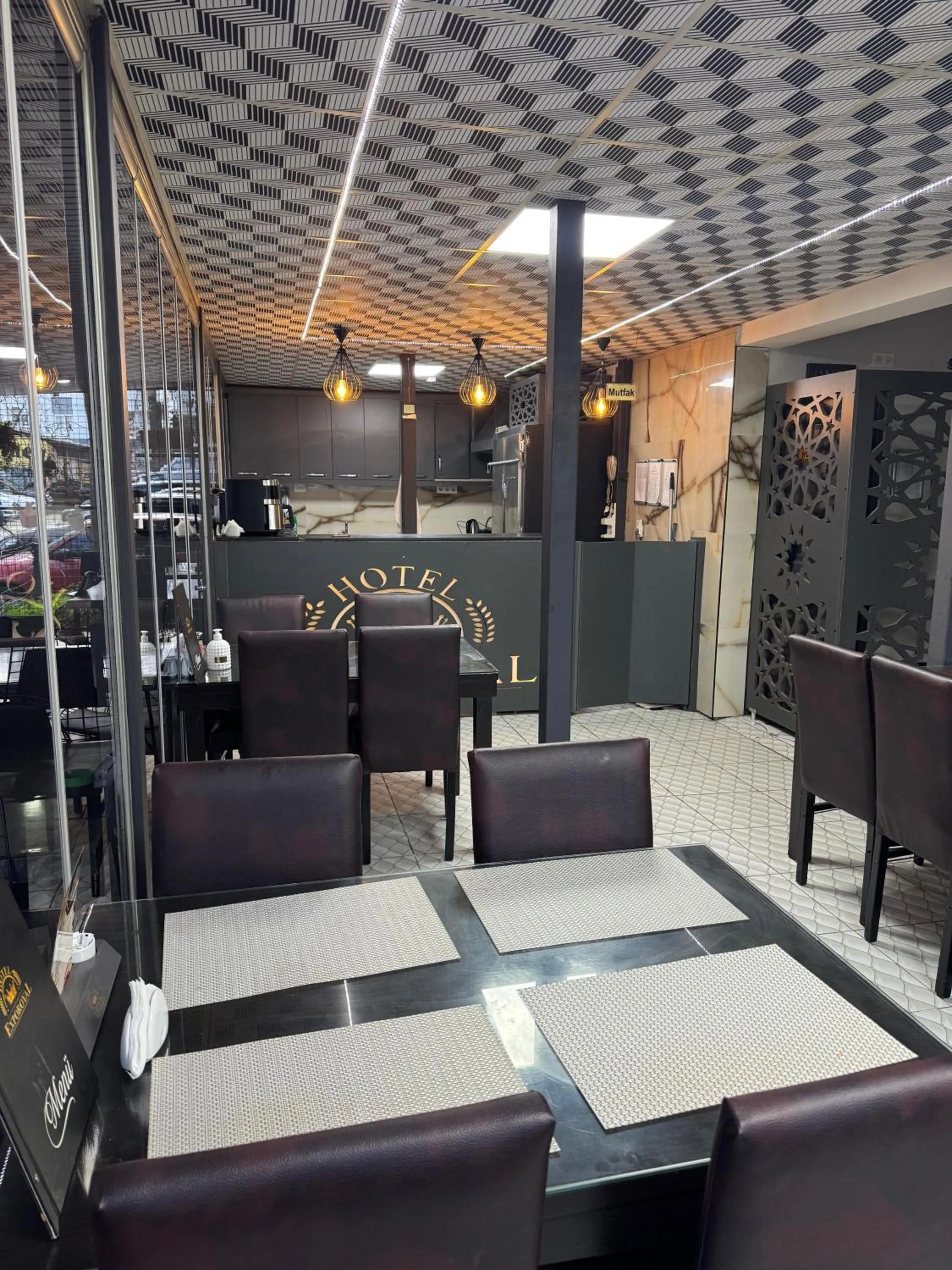 Restaurant/places to eat in Exporoyal Hotel