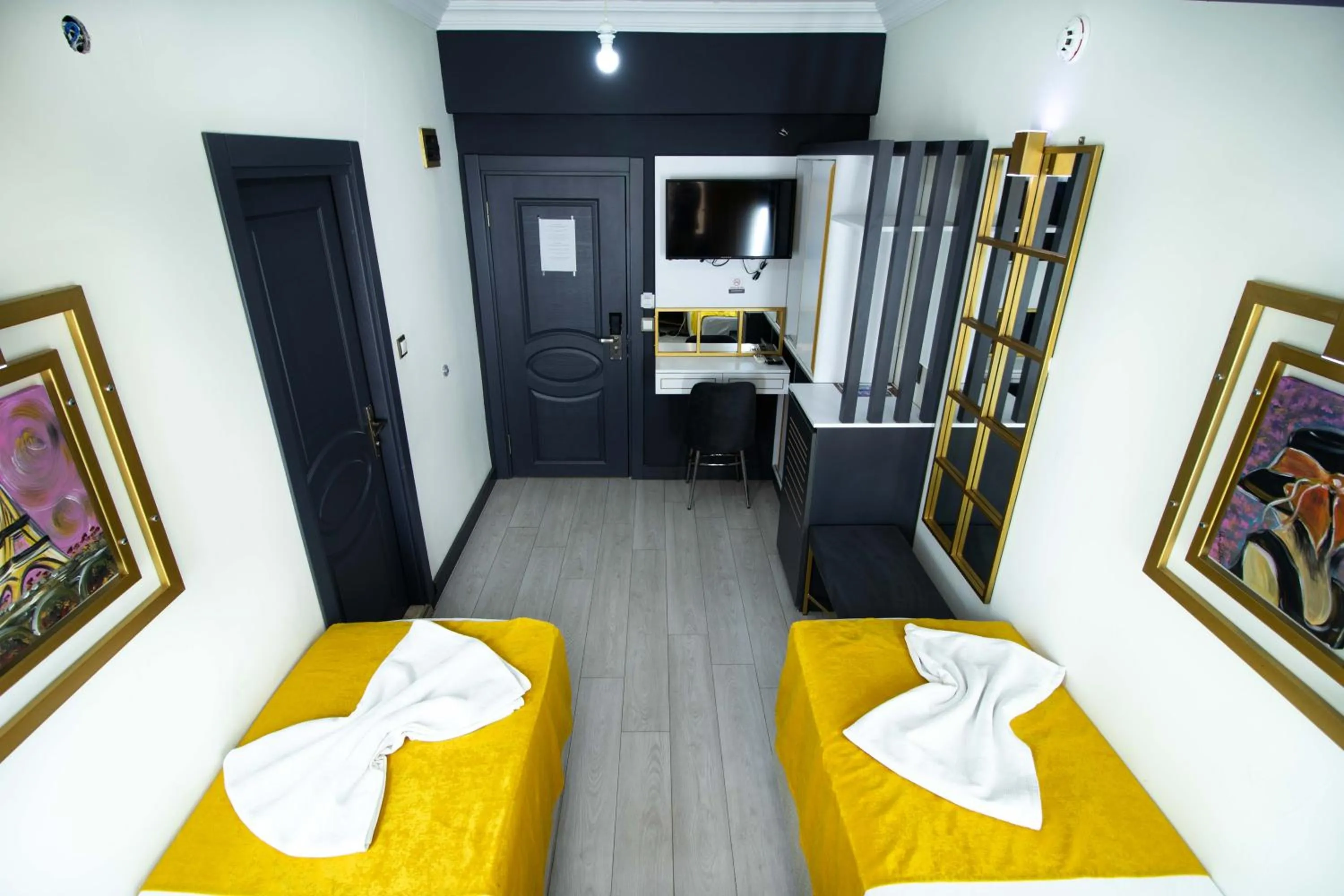 Photo of the whole room, Bed in Exporoyal Hotel