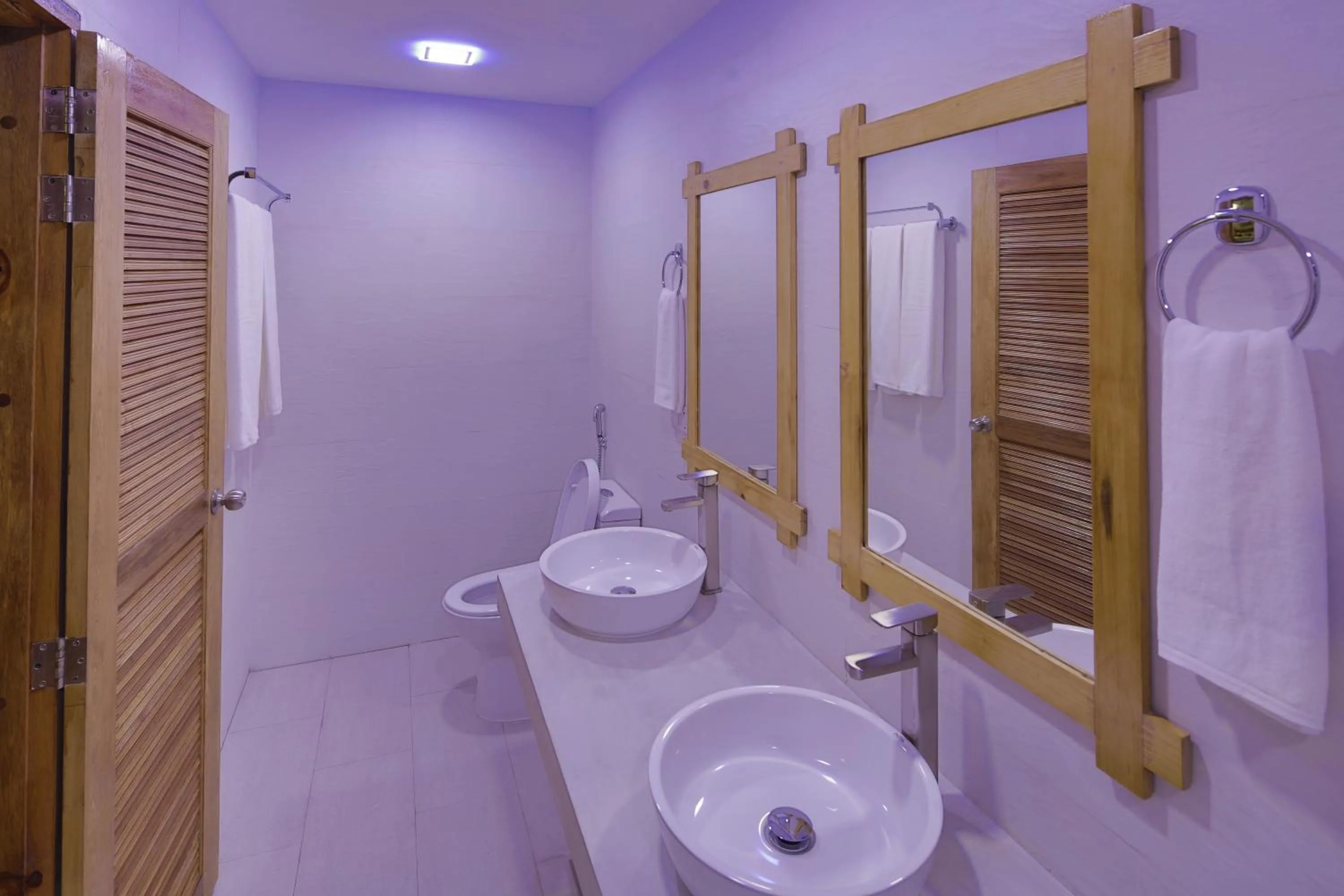 Bathroom in Shallow Lagoon Rasdhoo