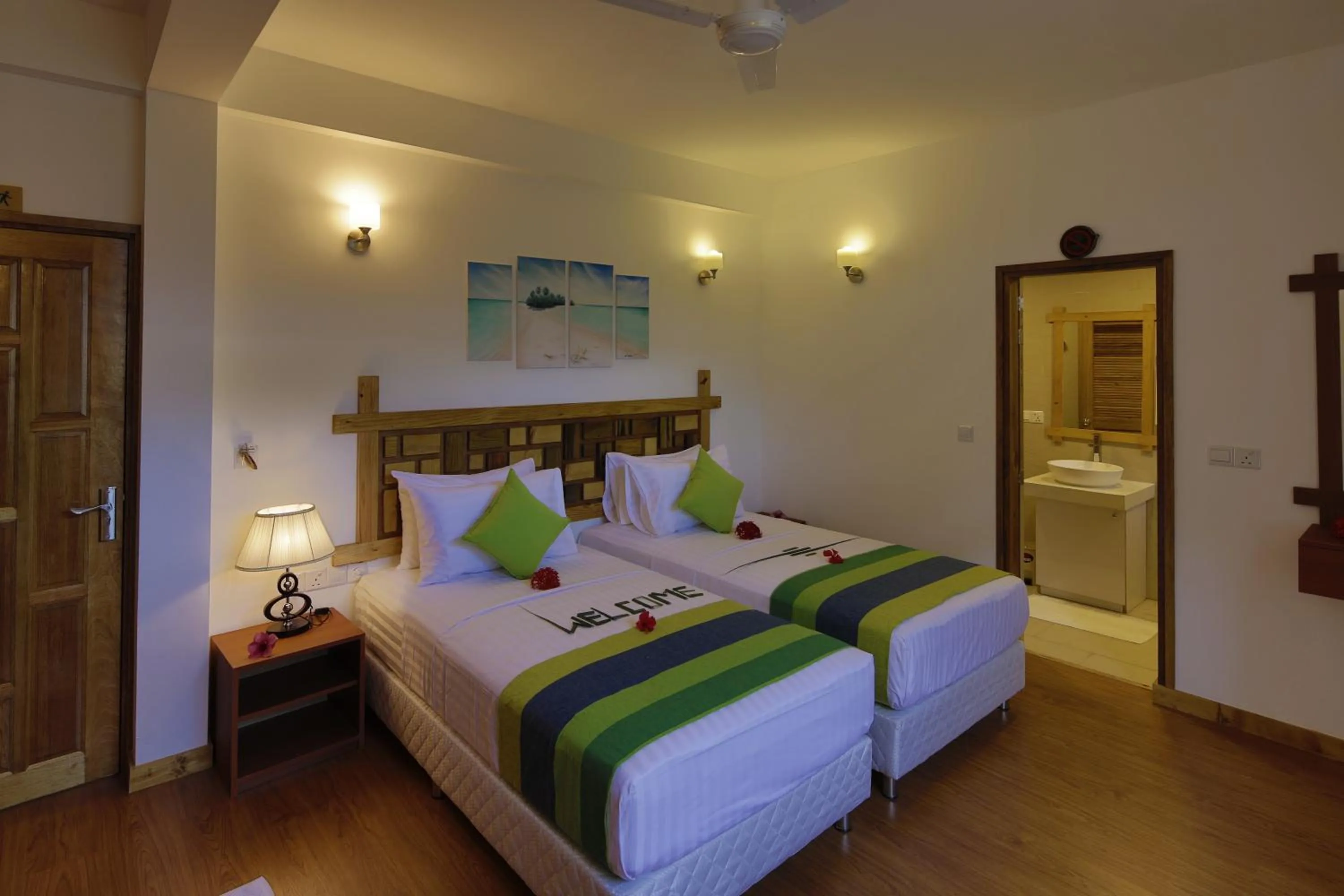 Bedroom, Bed in Shallow Lagoon Rasdhoo