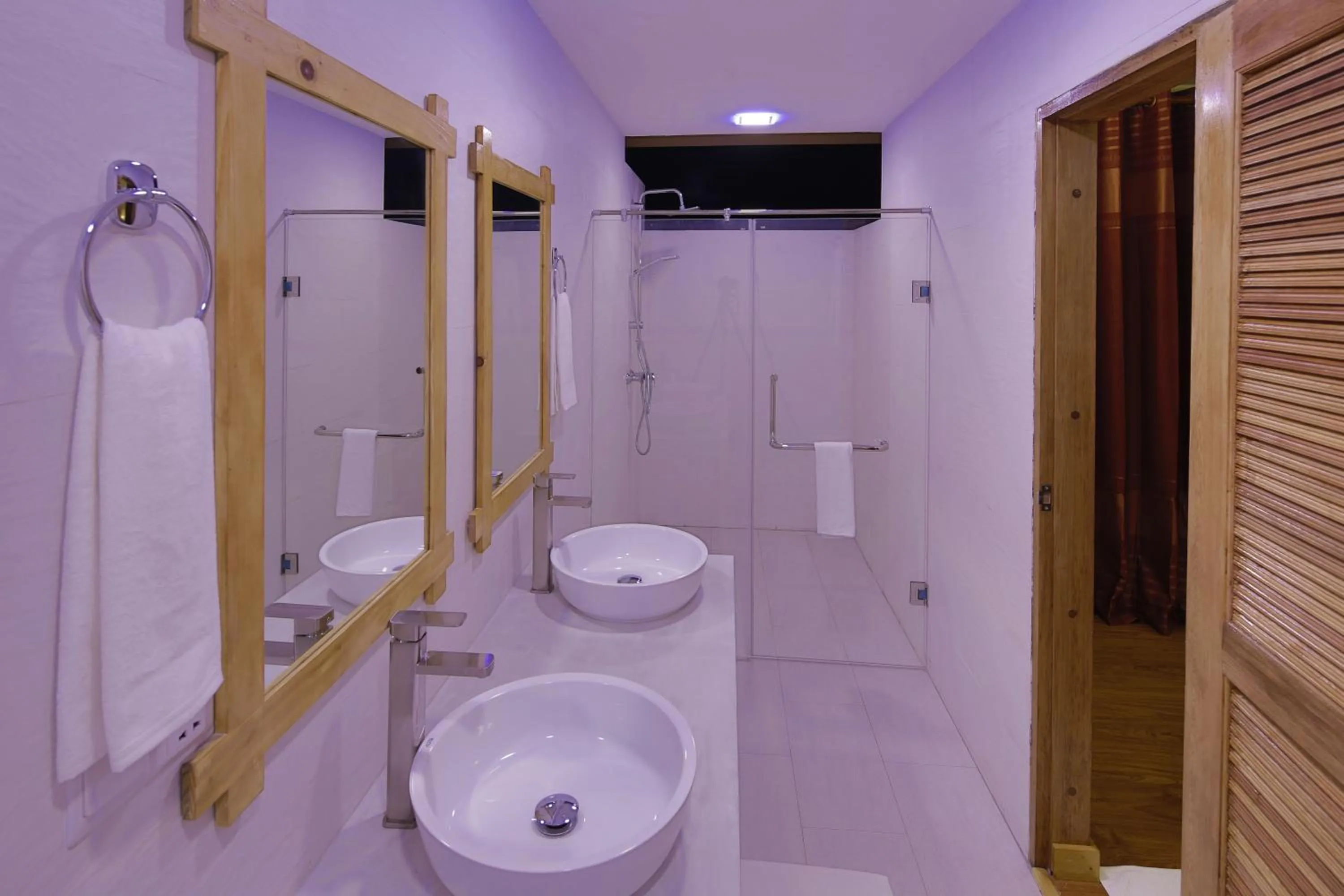 Bathroom in Shallow Lagoon Rasdhoo