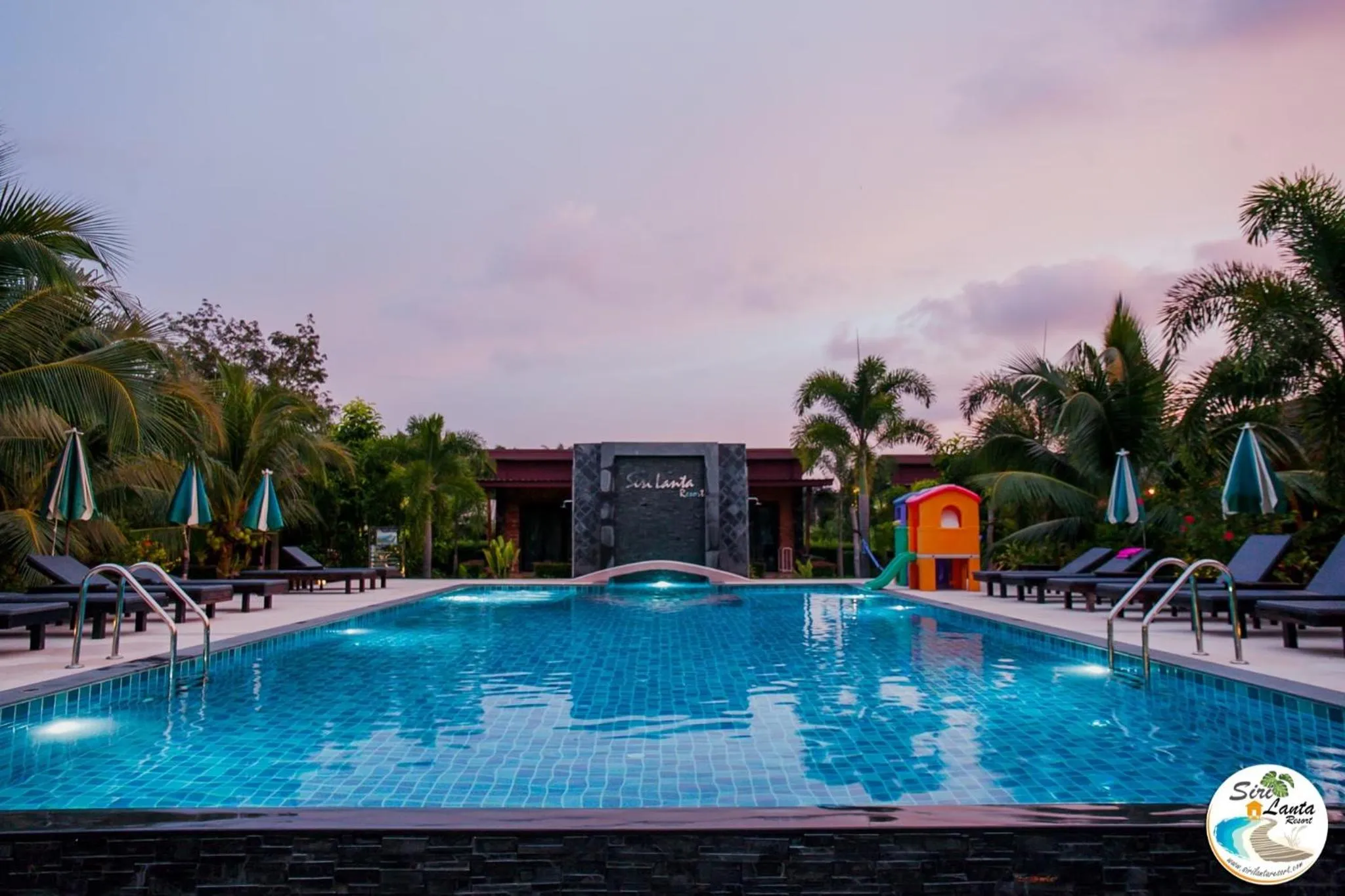 Swimming pool in Siri Lanta Resort