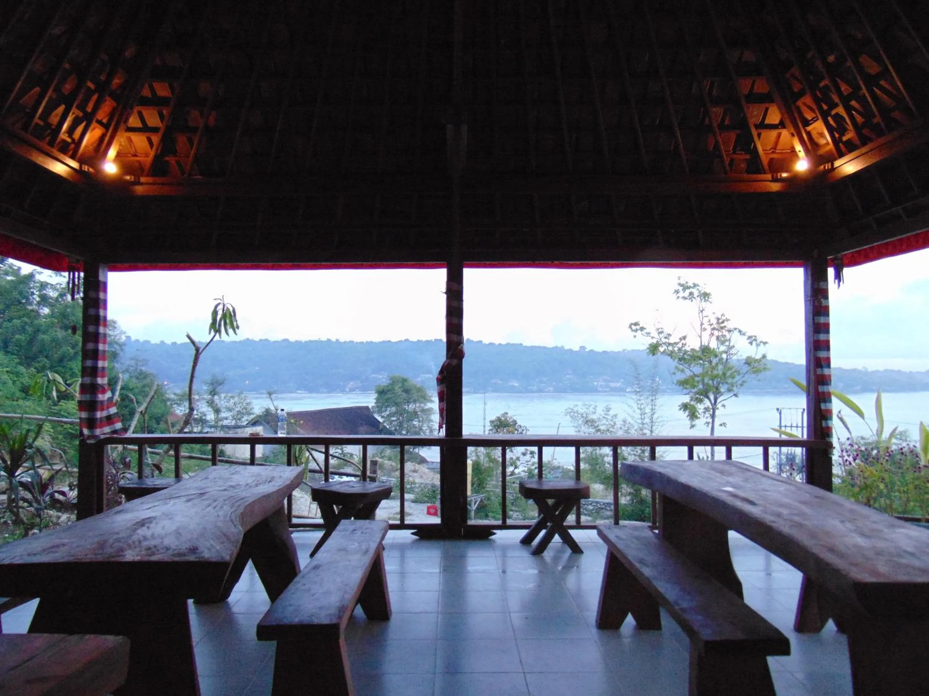 Restaurant/places to eat in Starfish Lembongan