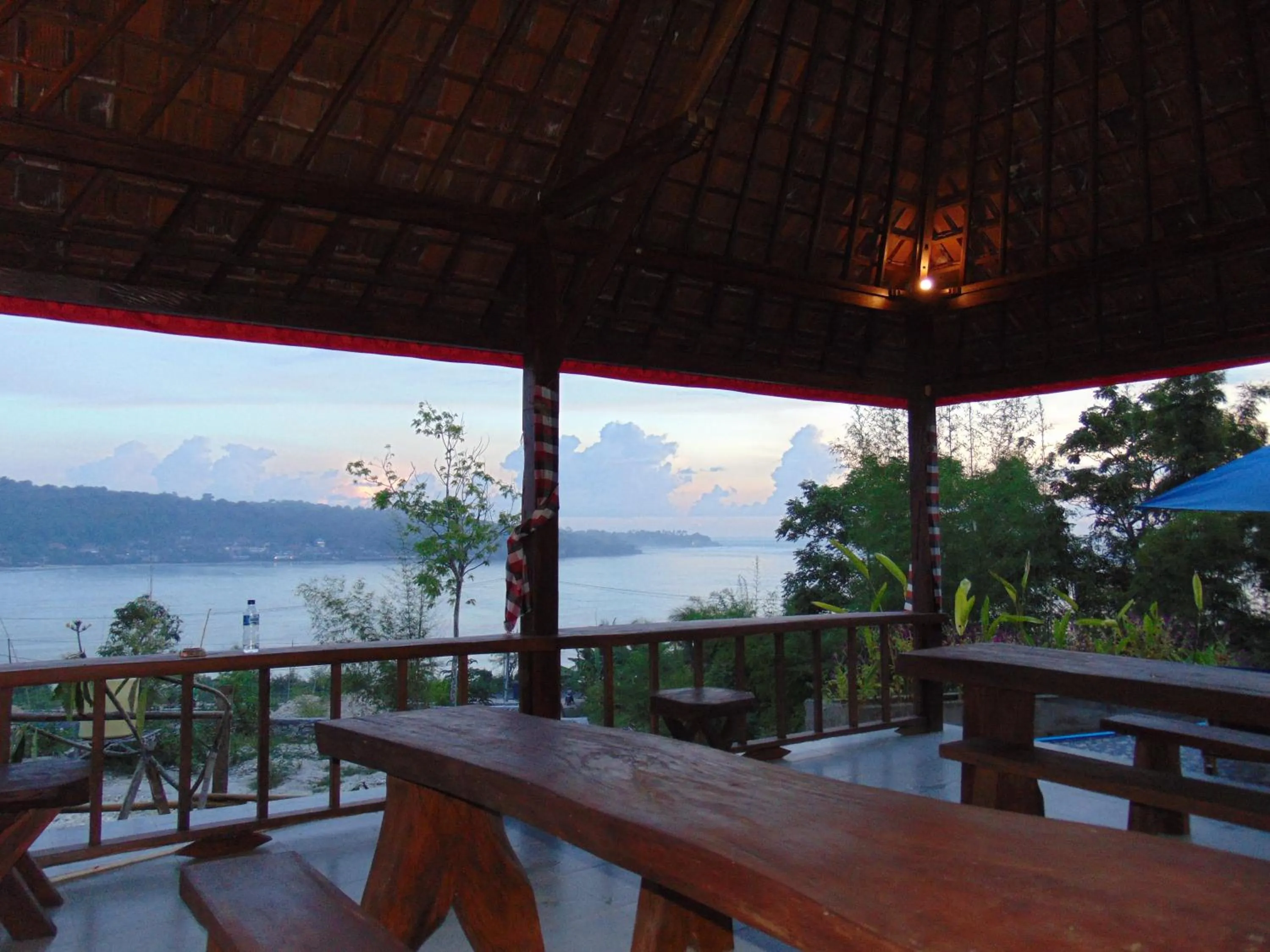 Restaurant/places to eat in Starfish Lembongan
