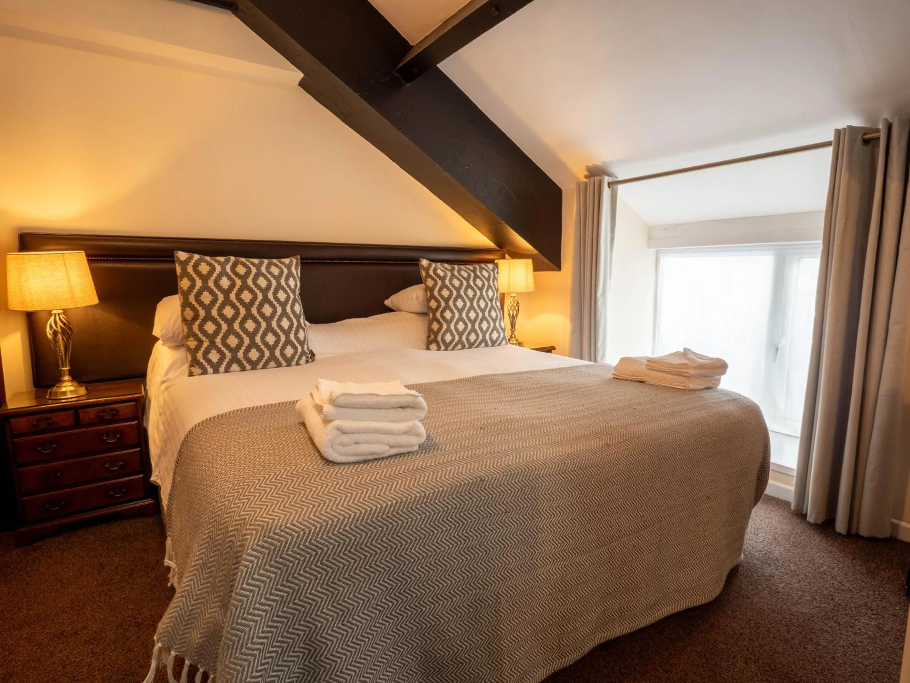 Bedroom, Bed in The Black Boy Inn