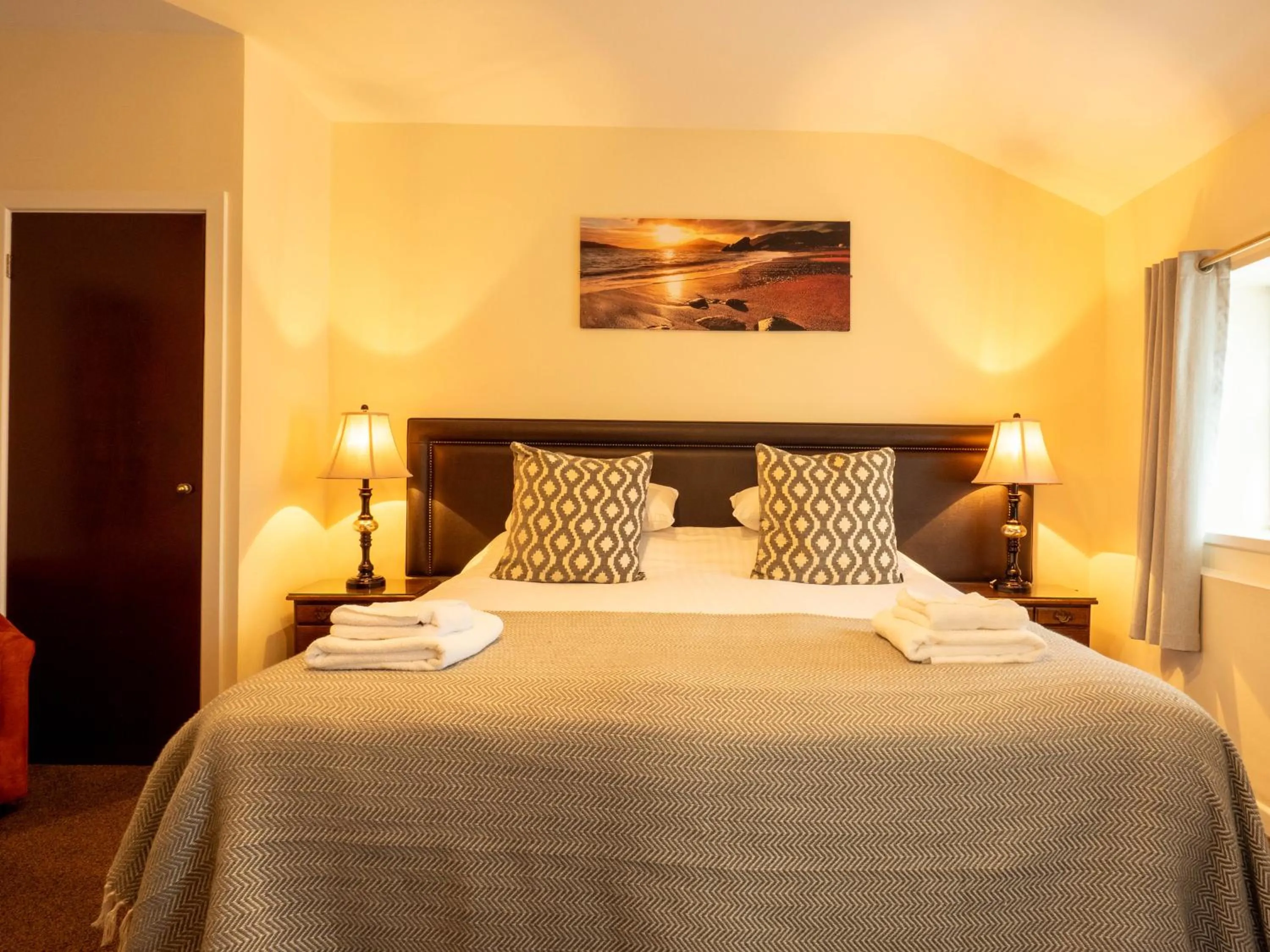 Bedroom, Bed in The Black Boy Inn