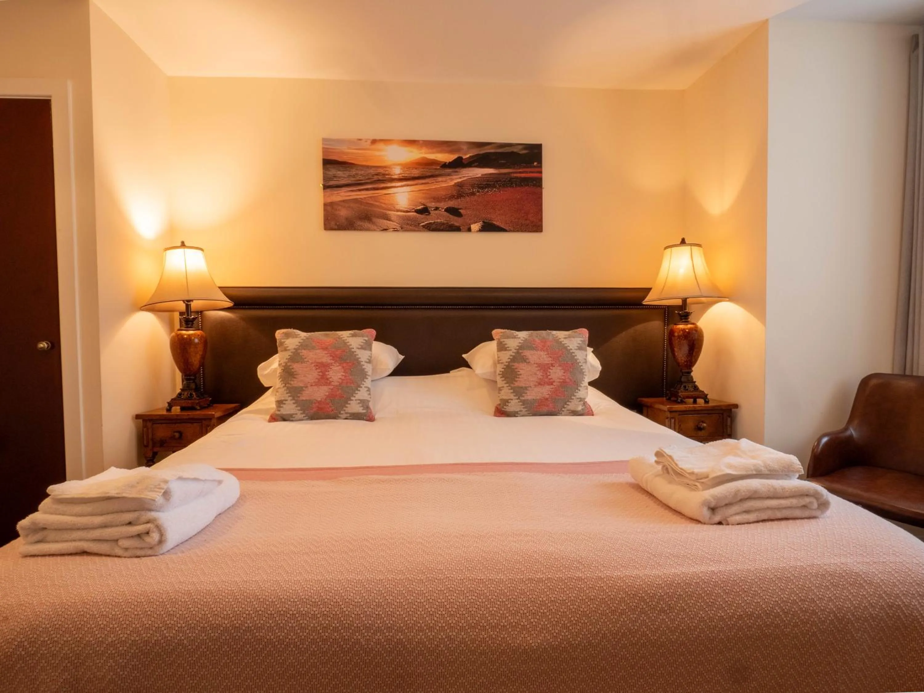 Bedroom, Bed in The Black Boy Inn