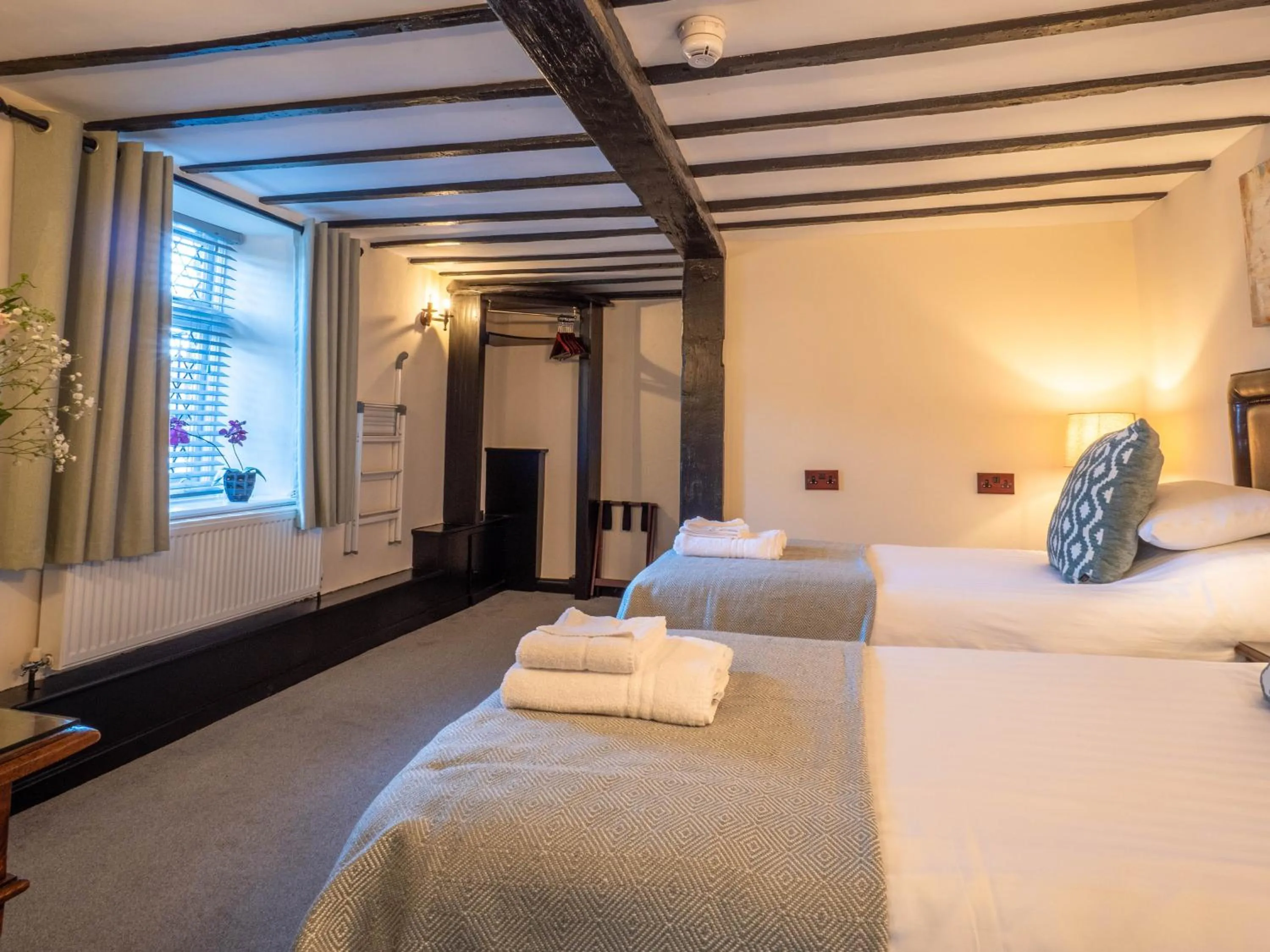 Bedroom, Bed in The Black Boy Inn