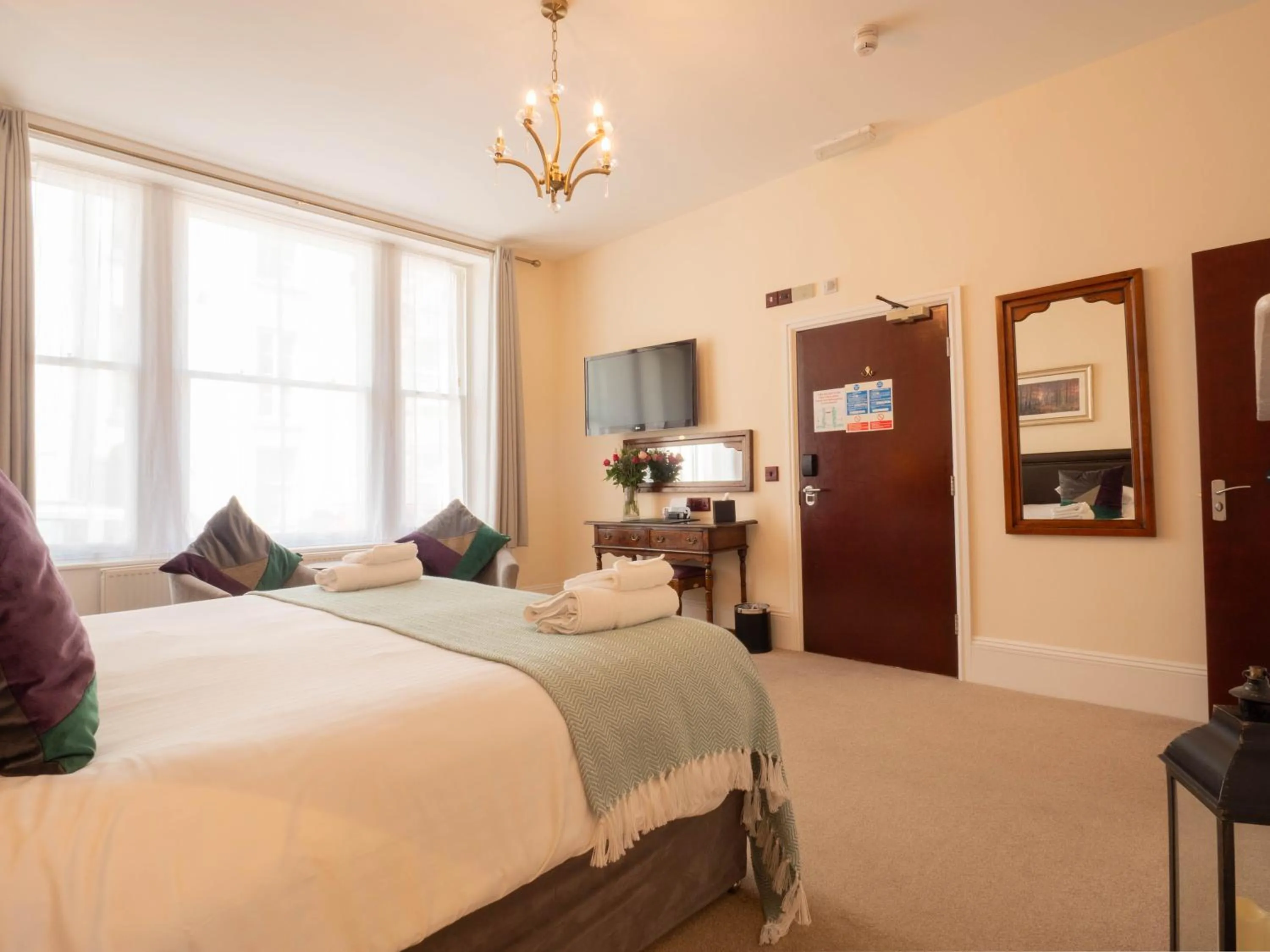 Bedroom, Bed in The Black Boy Inn