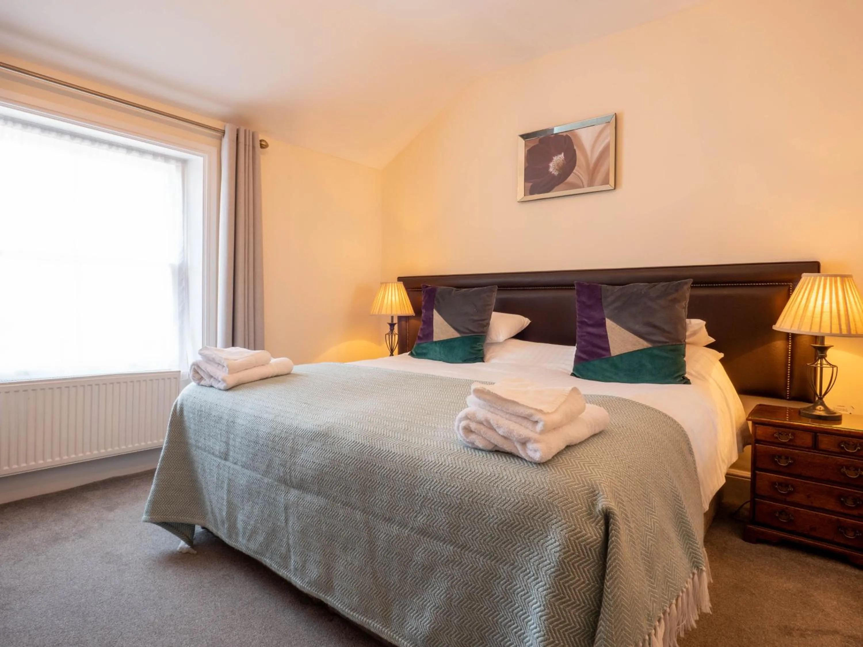 Bedroom, Bed in The Black Boy Inn