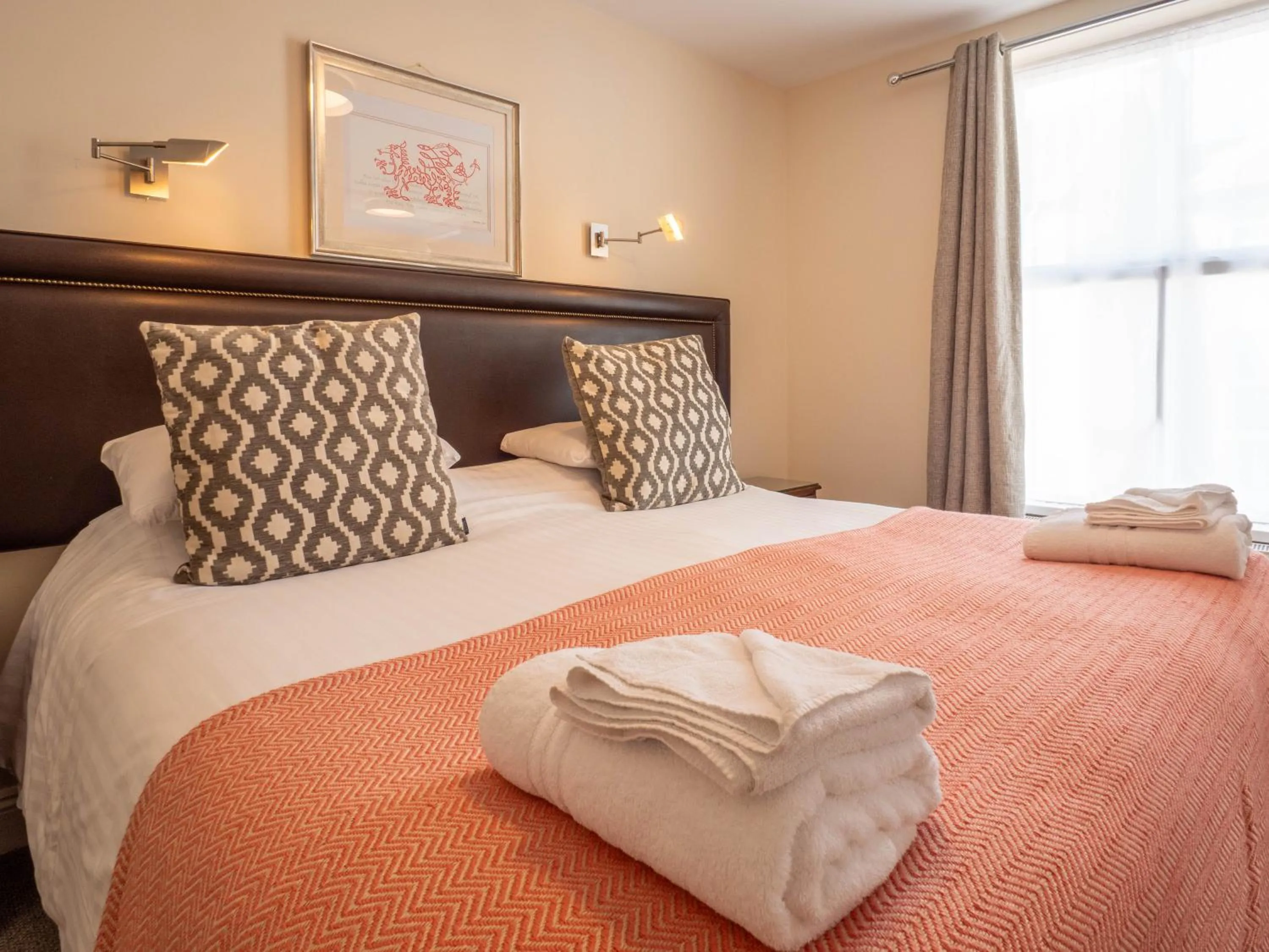 Bedroom, Bed in The Black Boy Inn