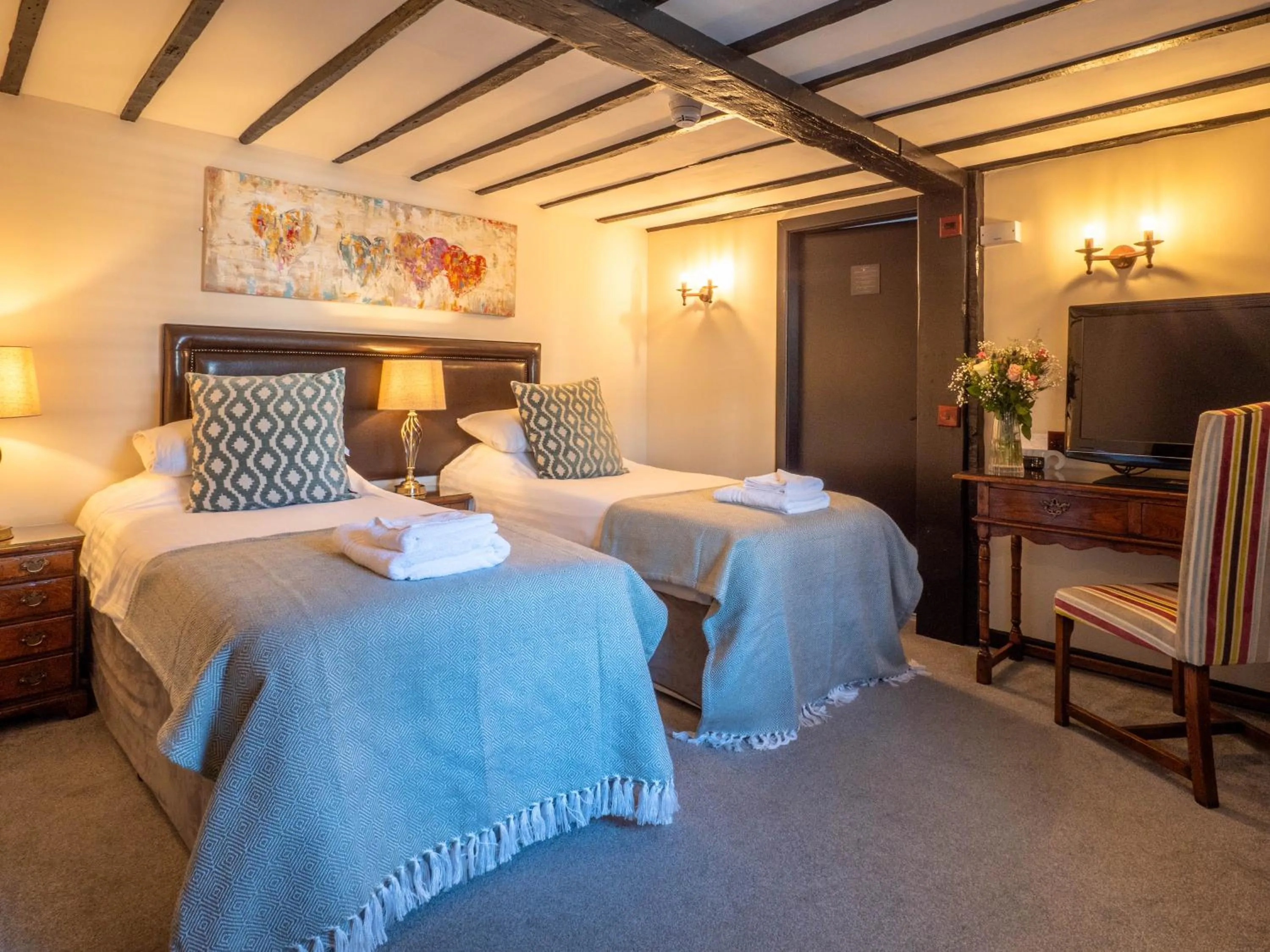 Coffee/tea facilities, Bed in The Black Boy Inn