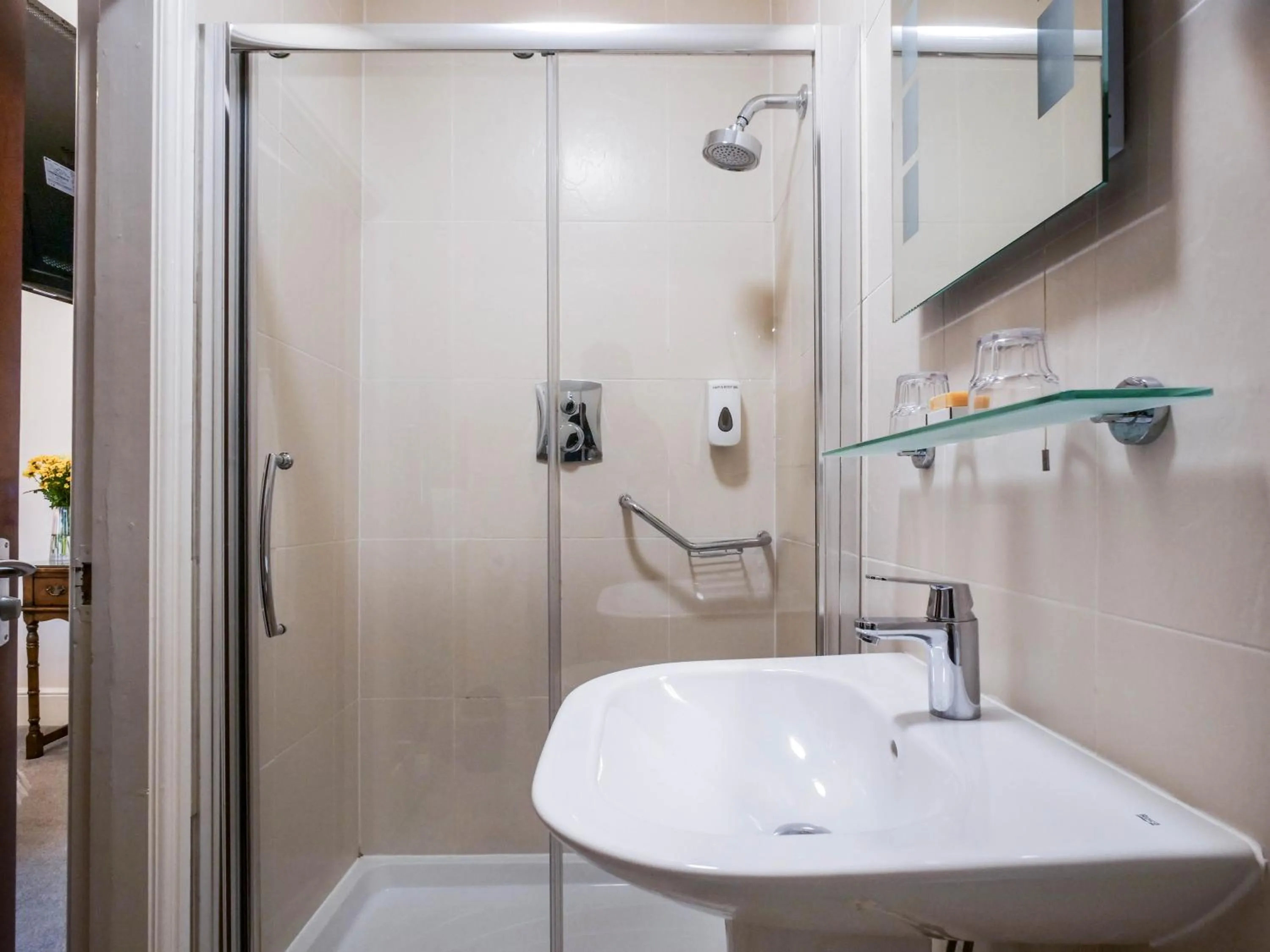 Shower in The Black Boy Inn