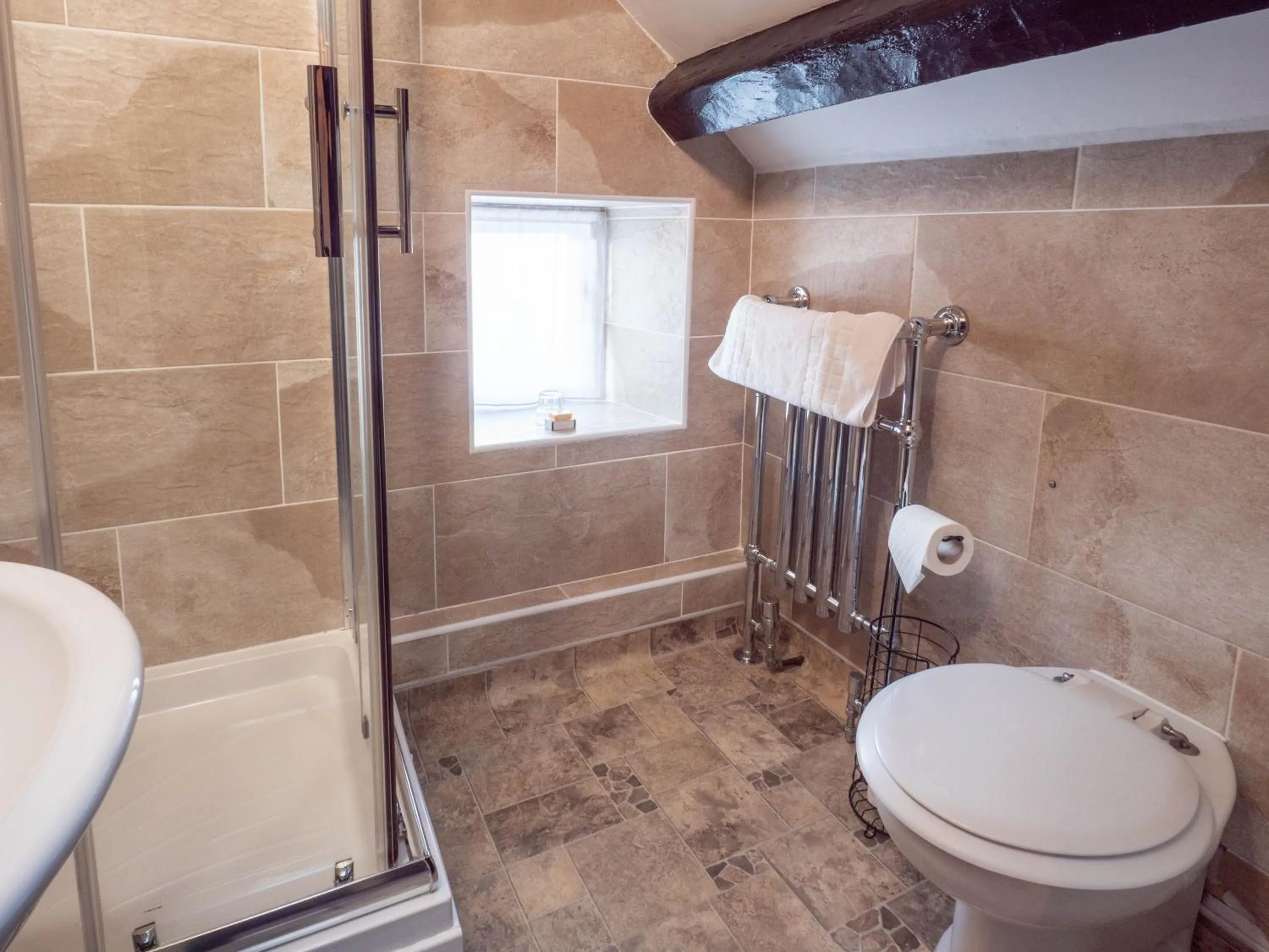 Shower in The Black Boy Inn