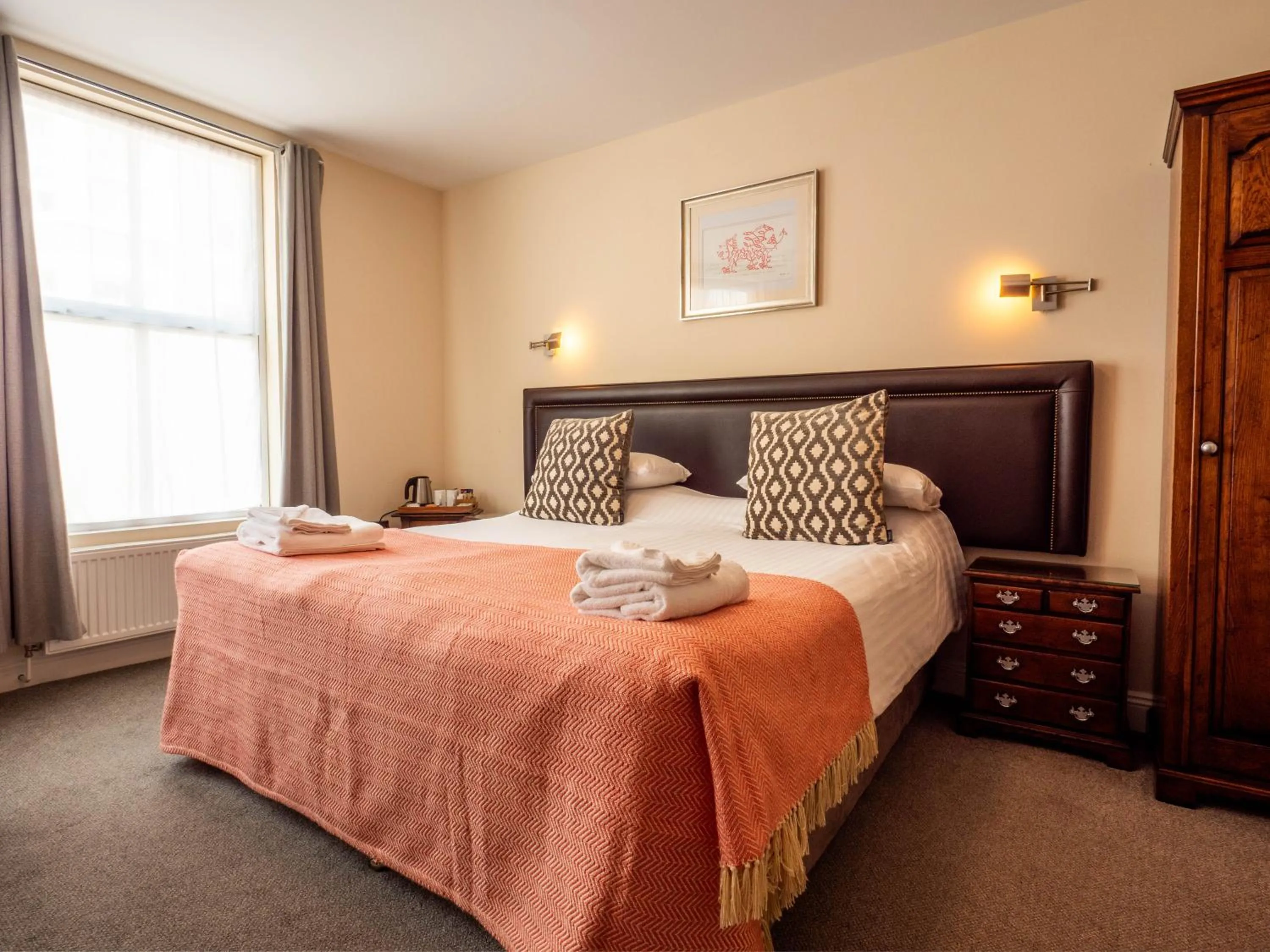 Bedroom, Bed in The Black Boy Inn