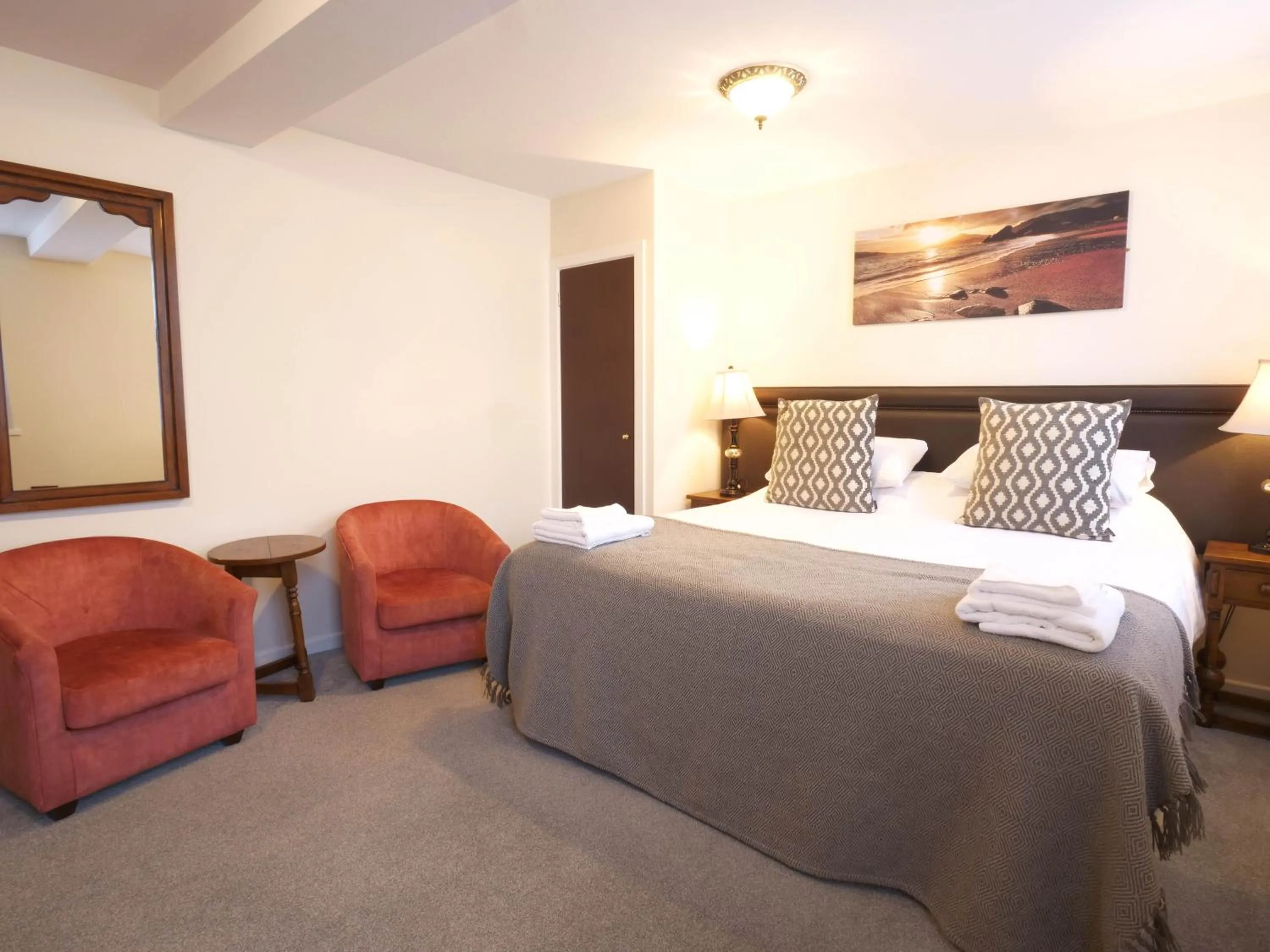 Seating area, Bed in The Black Boy Inn