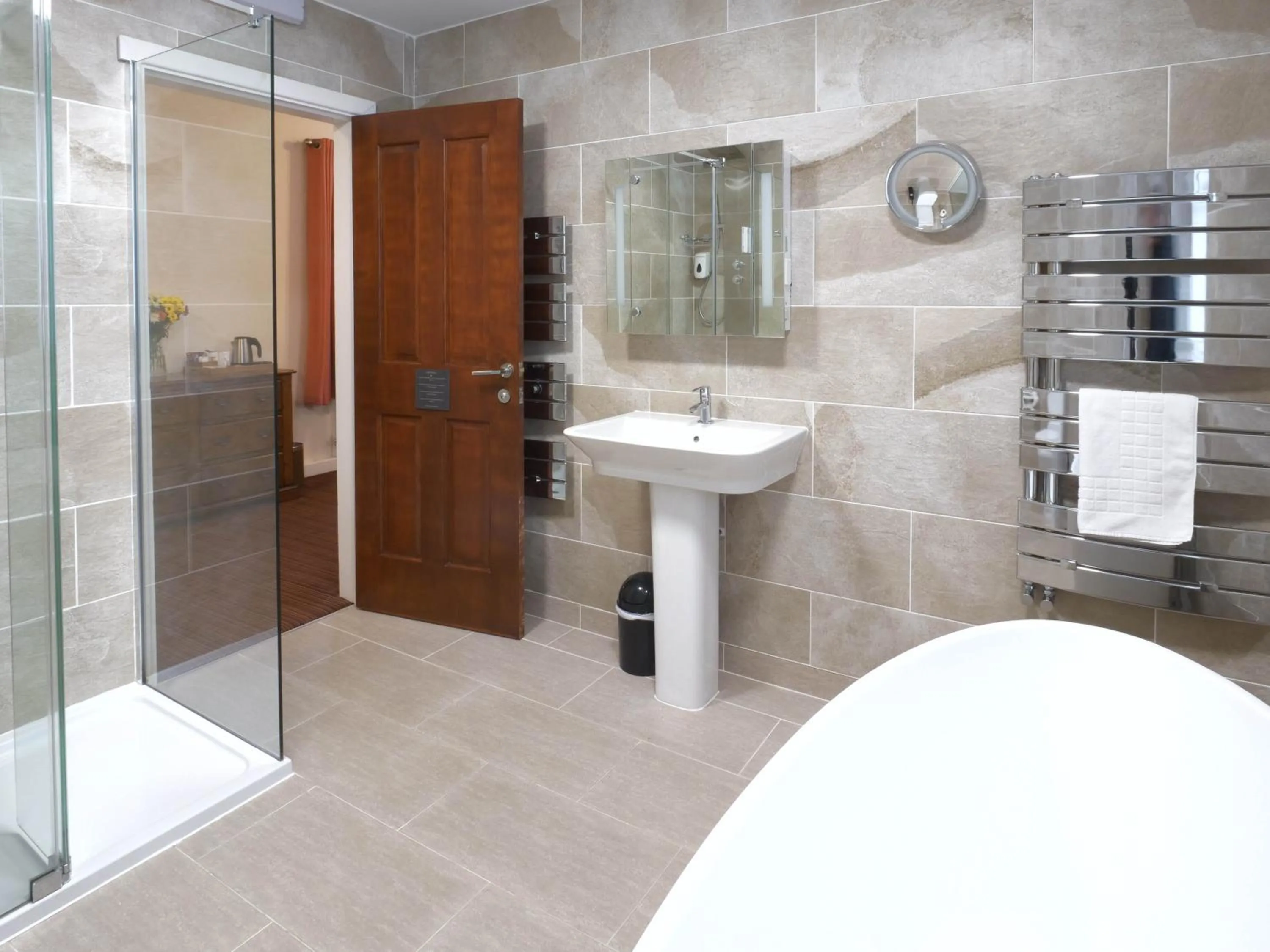 Shower in The Black Boy Inn