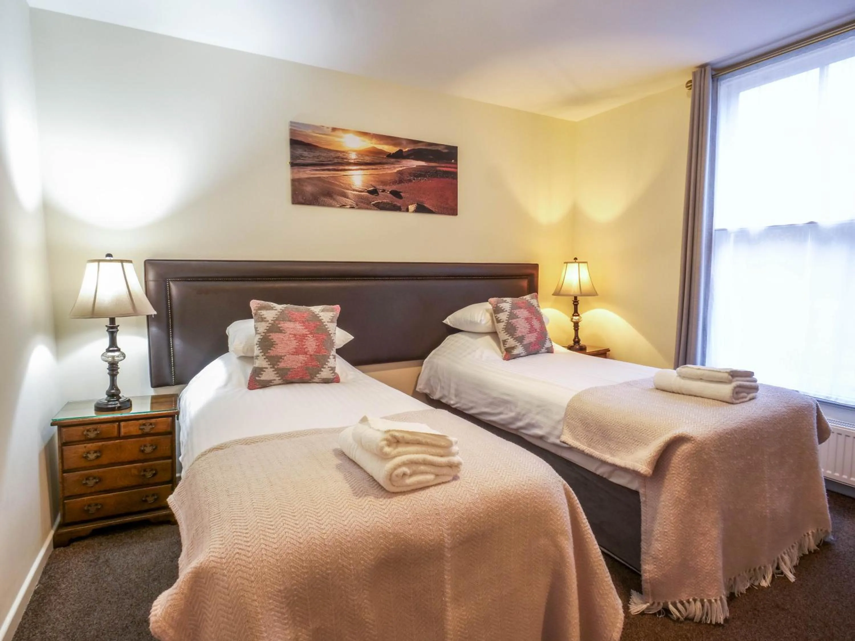 Bedroom, Bed in The Black Boy Inn