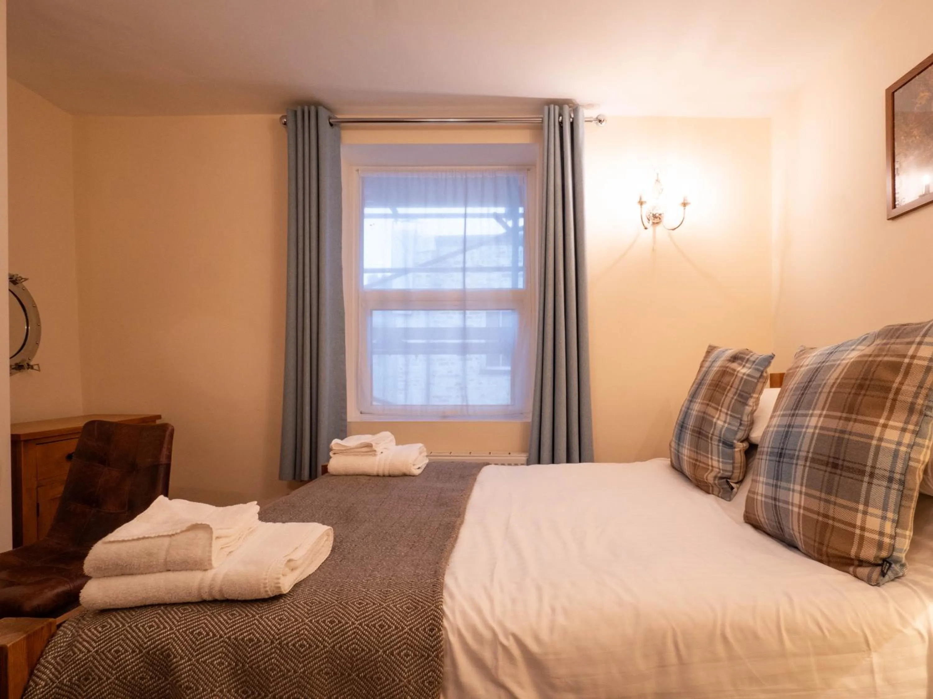 Bedroom, Bed in The Black Boy Inn