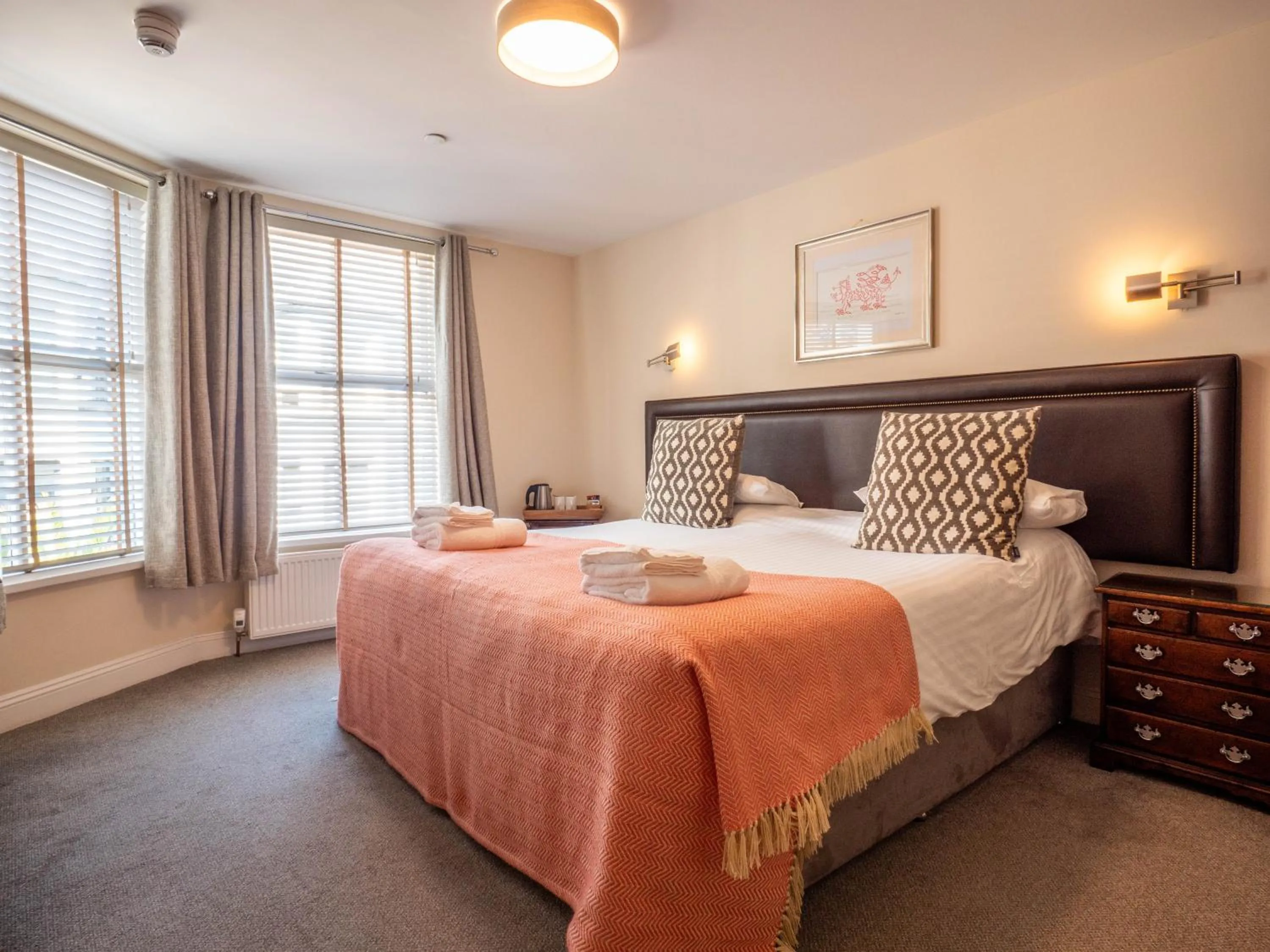 Bedroom, Bed in The Black Boy Inn