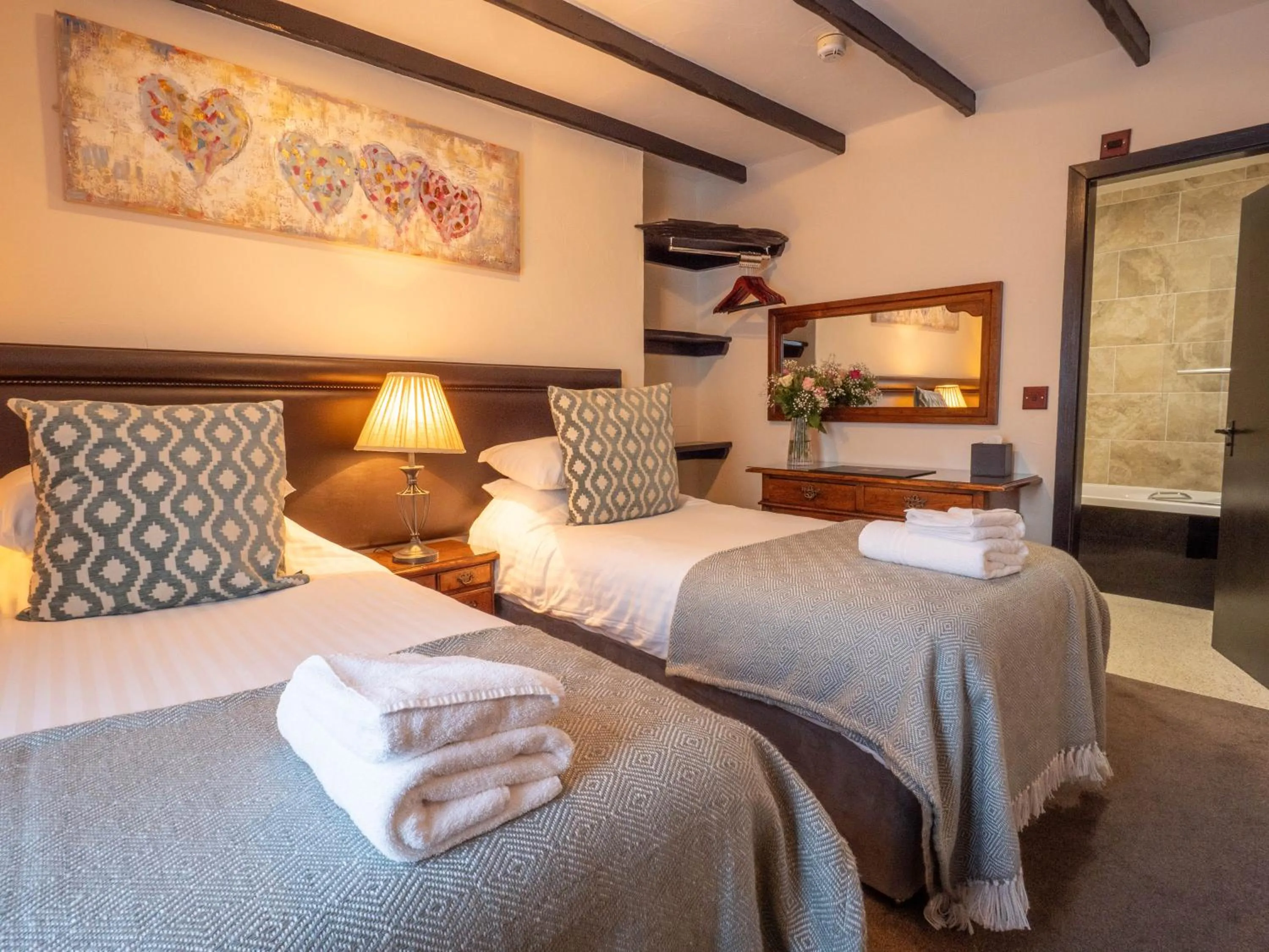 Bathroom, Bed in The Black Boy Inn