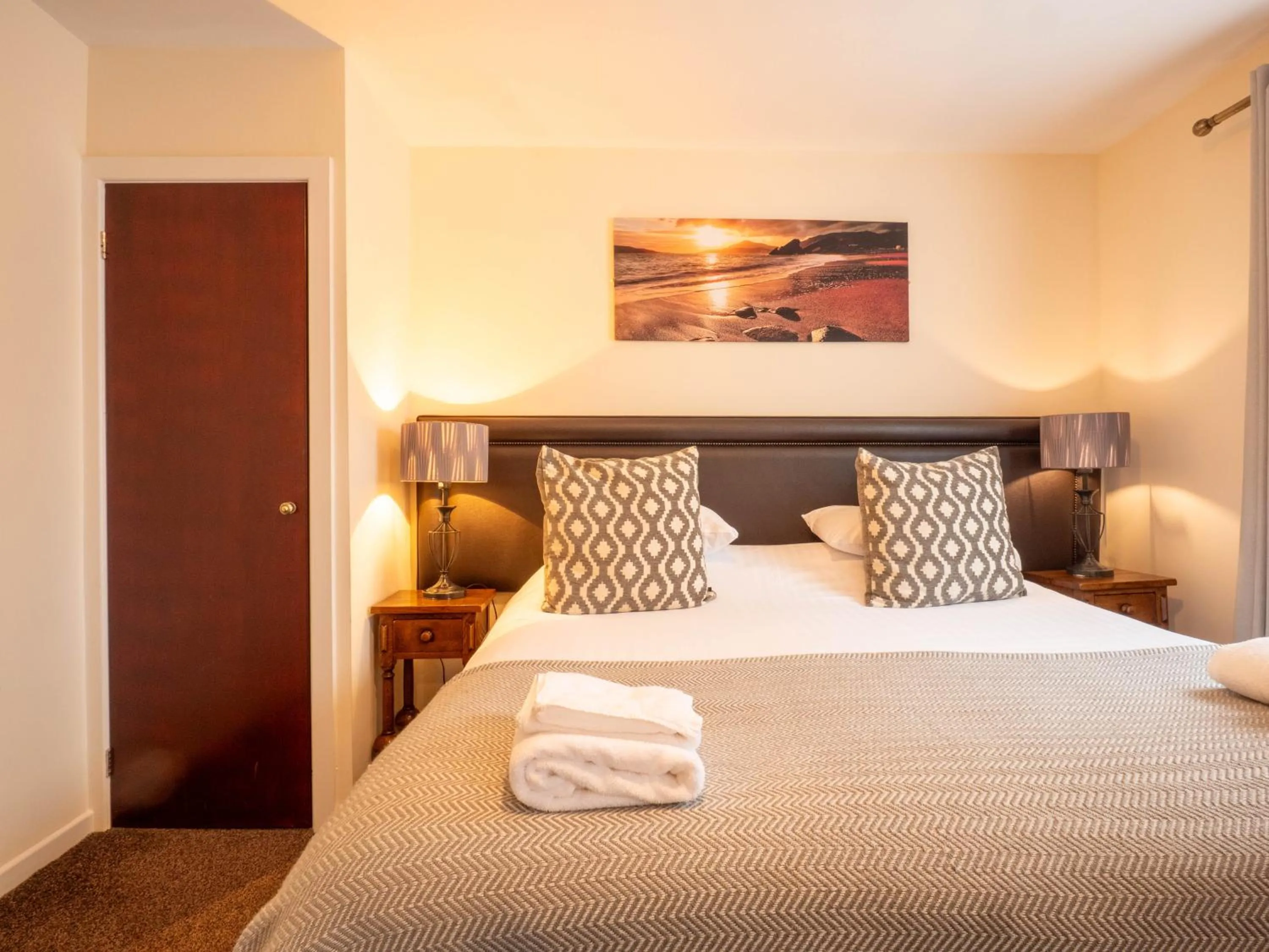 Bedroom, Bed in The Black Boy Inn