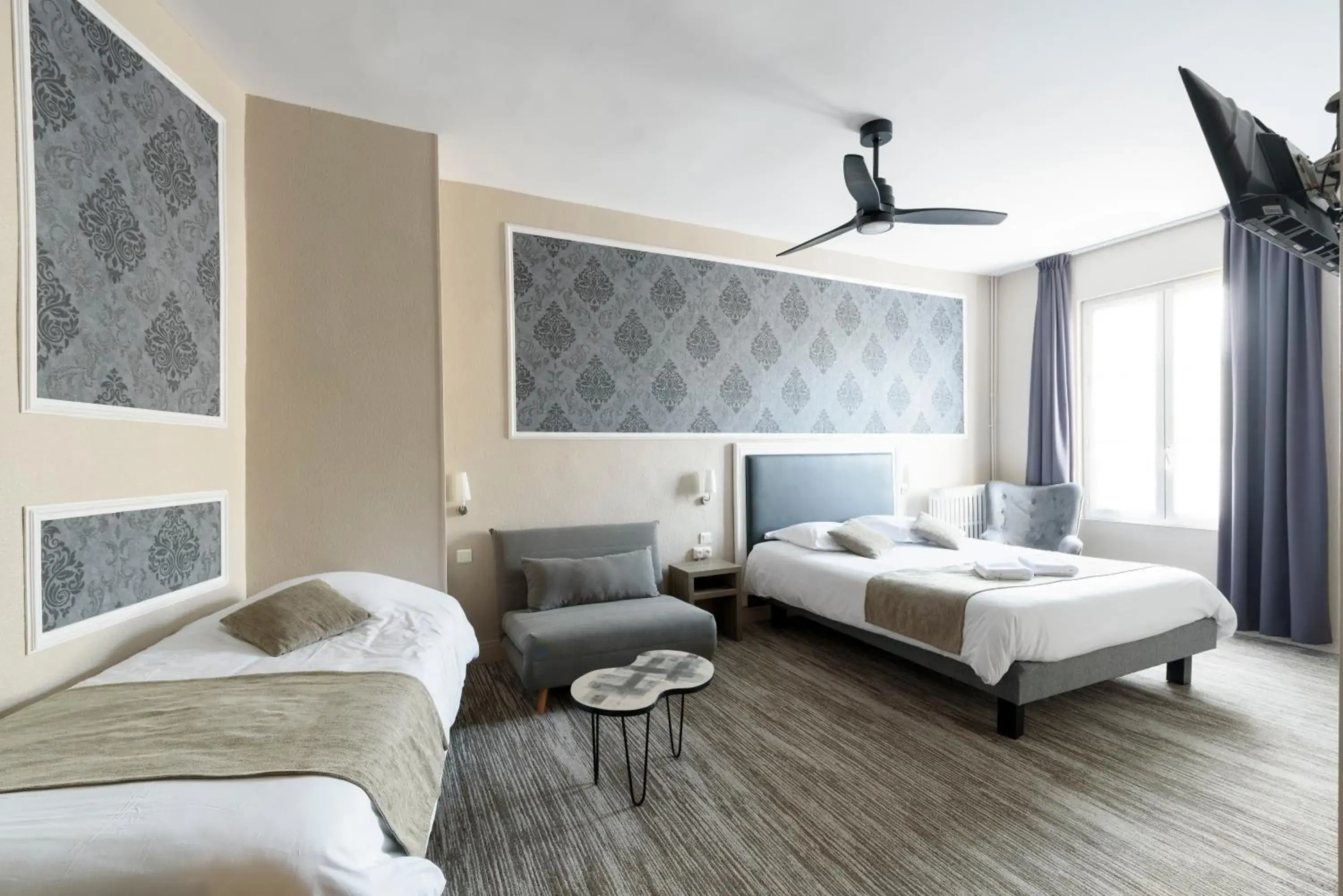 Family Room - single occupancy in Cit' Hotel de France Family Room - single occupancy in Cit' Hotel de France