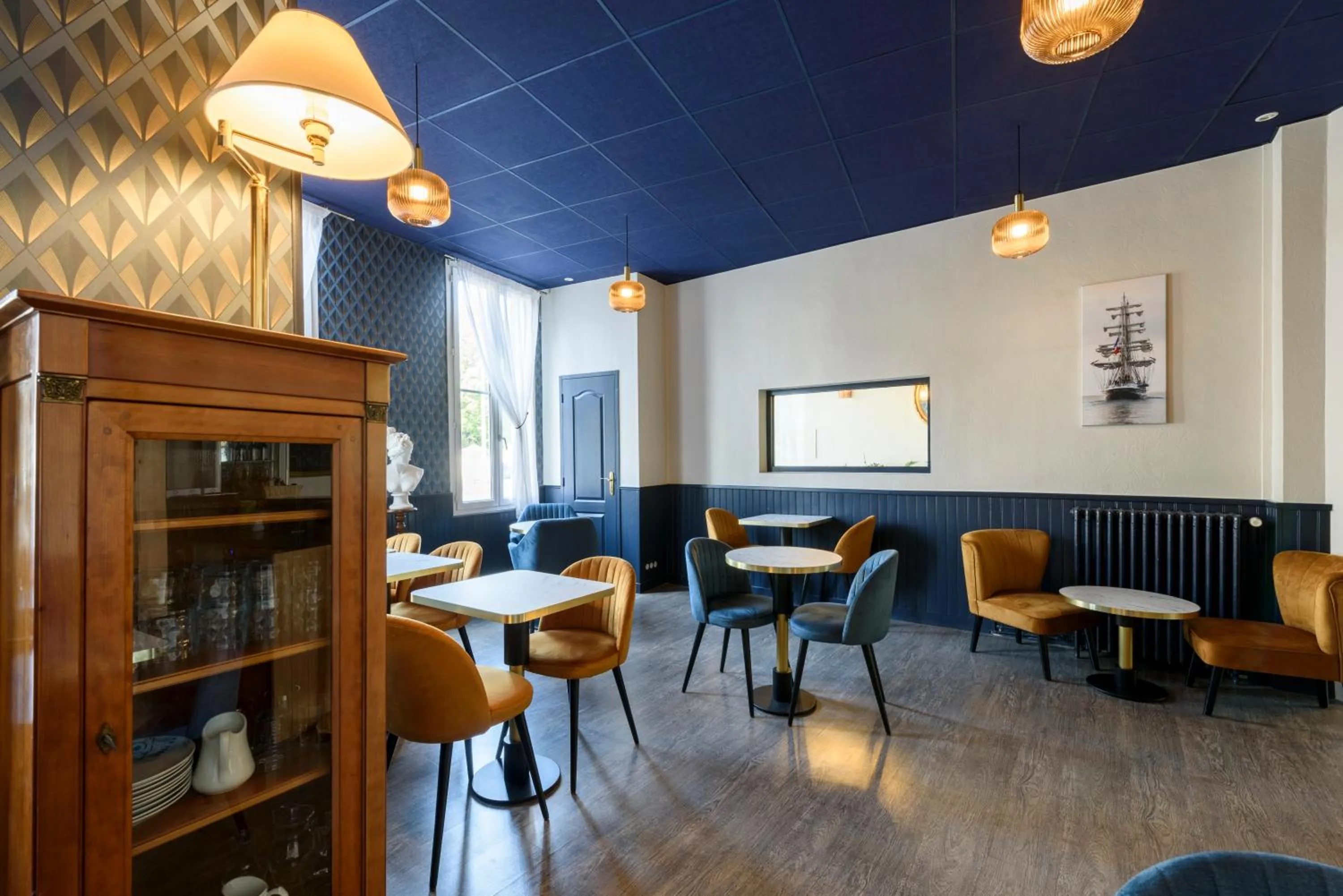 Lounge or bar in Cit' Hotel de France