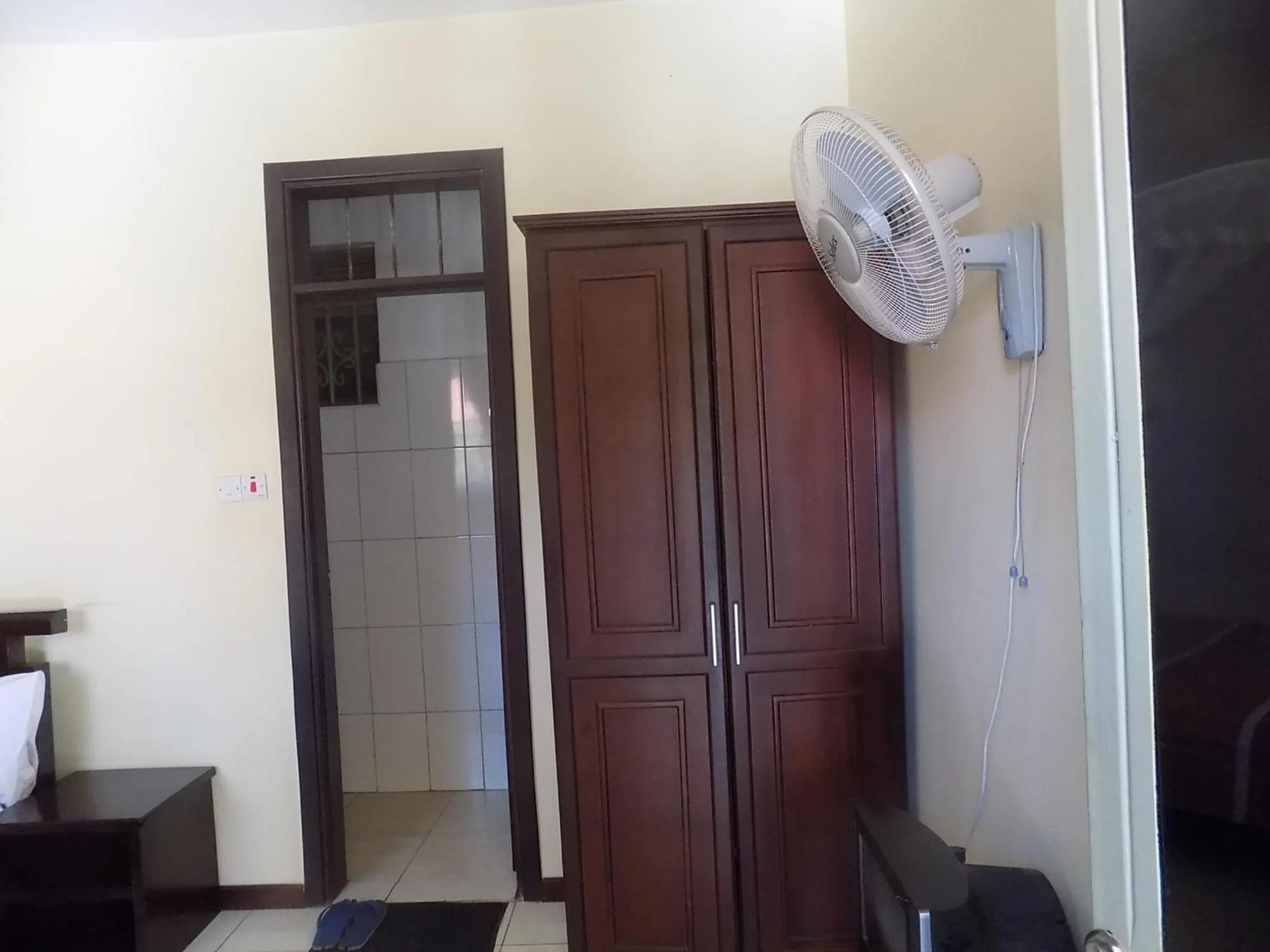 Photo of the whole room in Etana Motel Kampala