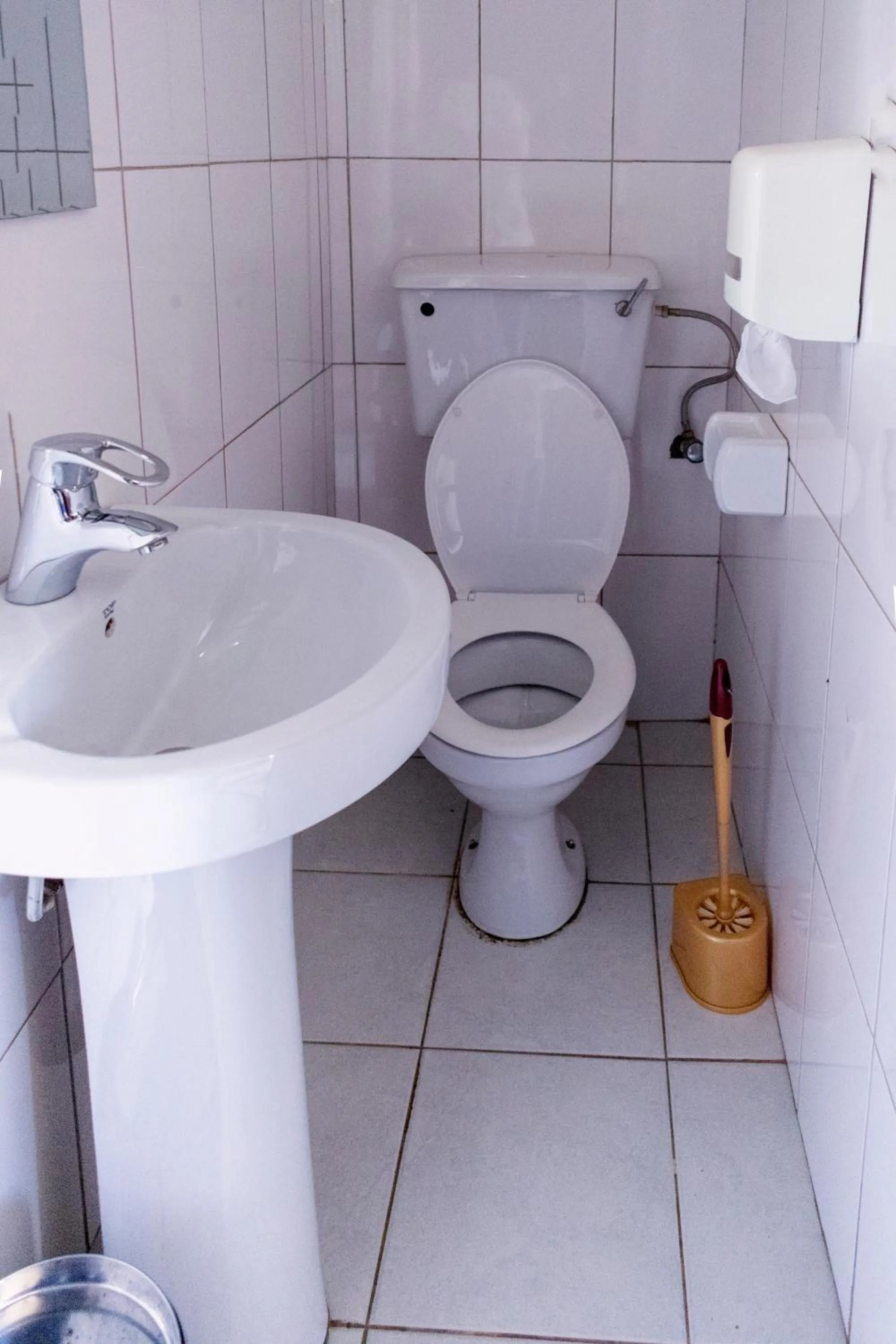 Toilet in Etana Motel Kampala