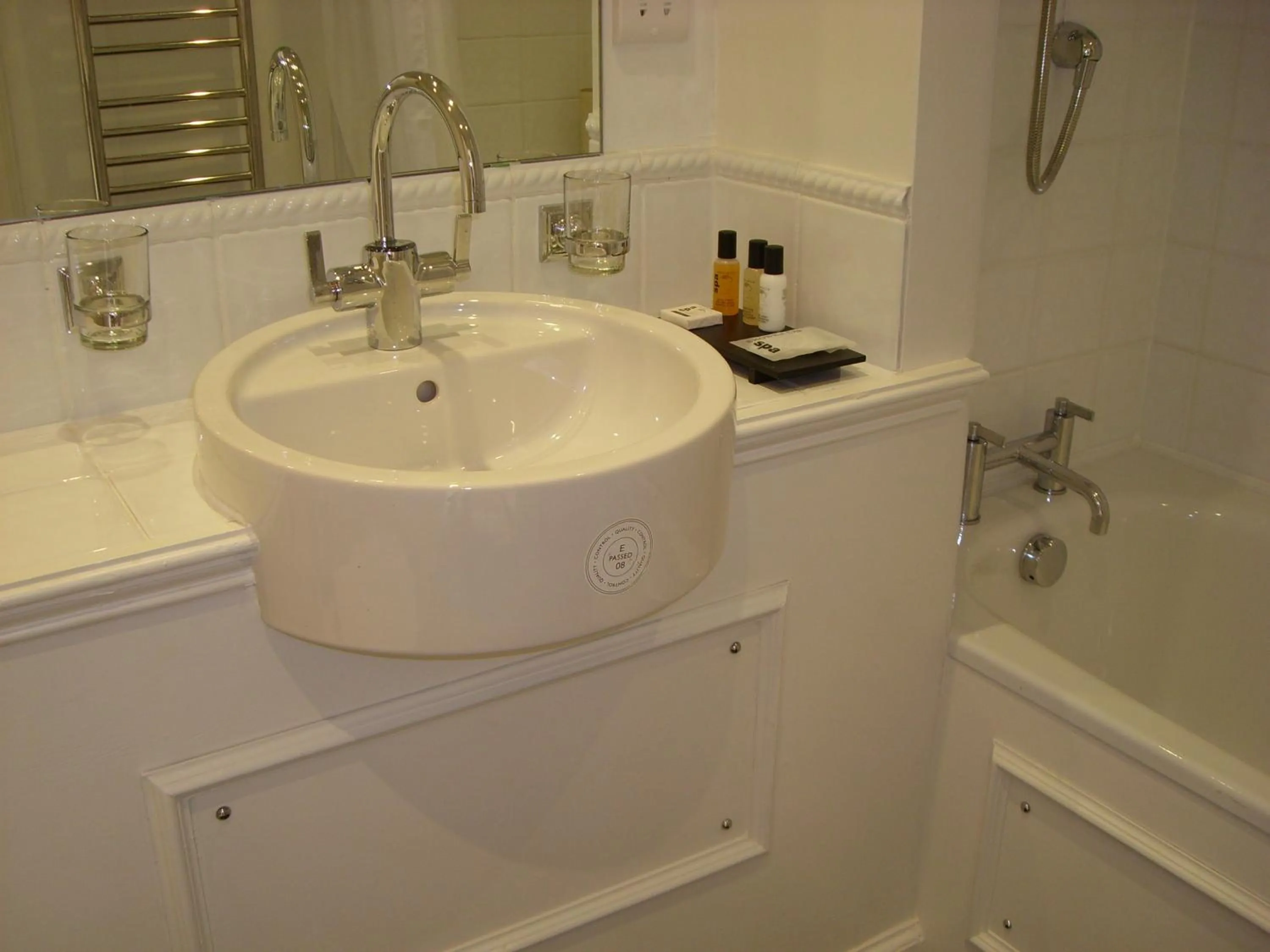 Bathroom in Annandale Arms Hotel