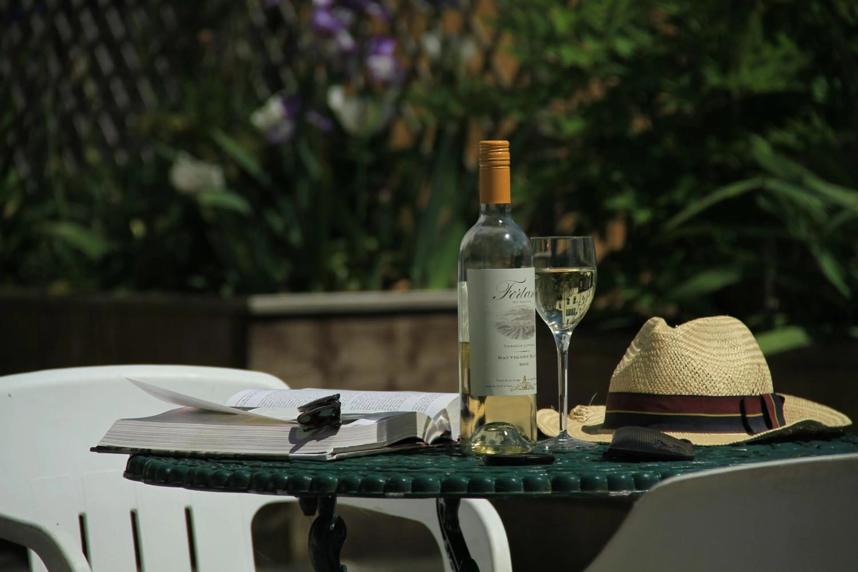 Patio in Annandale Arms Hotel