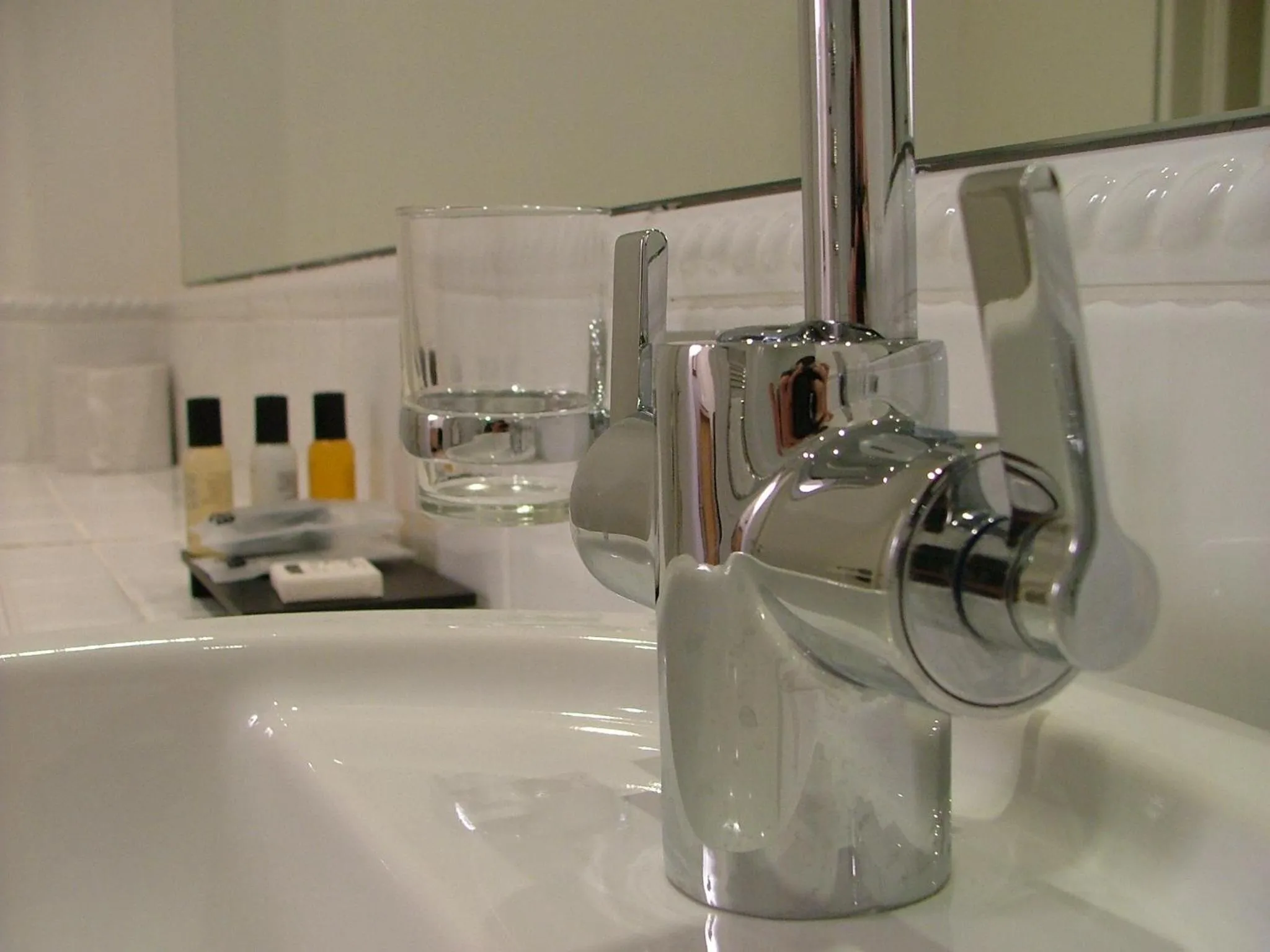 Bathroom in Annandale Arms Hotel