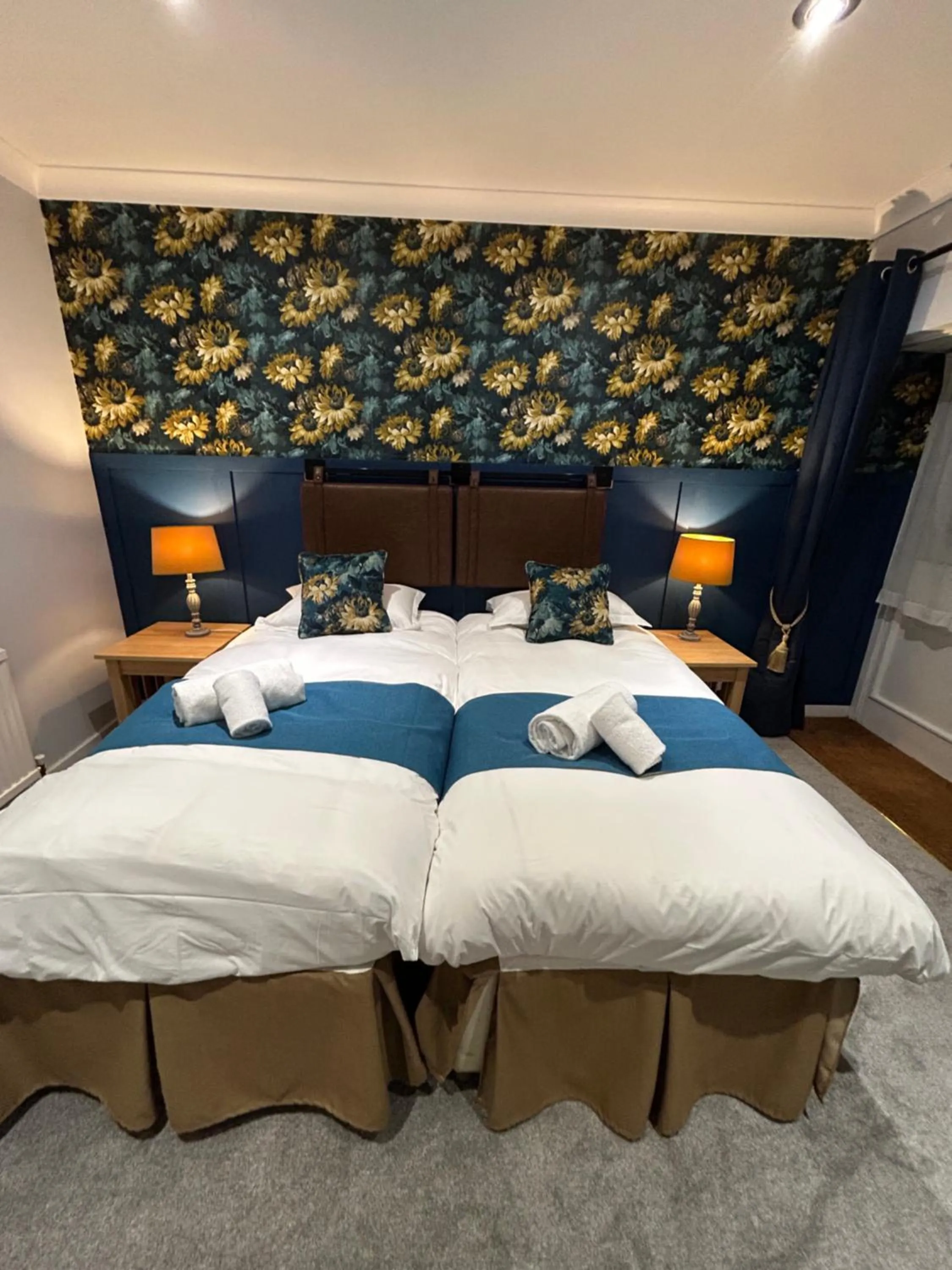 Bedroom, Bed in Annandale Arms Hotel