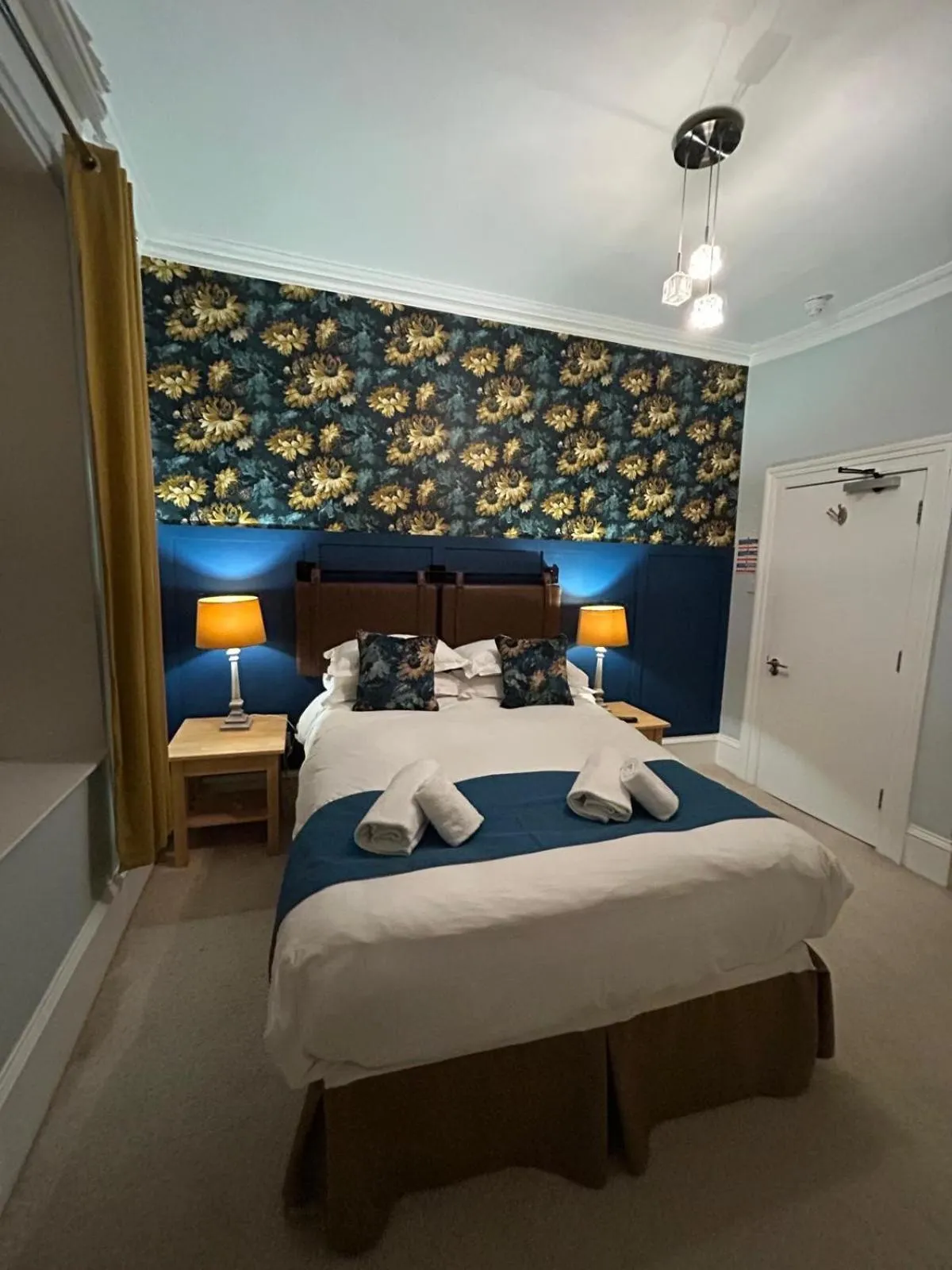 Bed in Annandale Arms Hotel