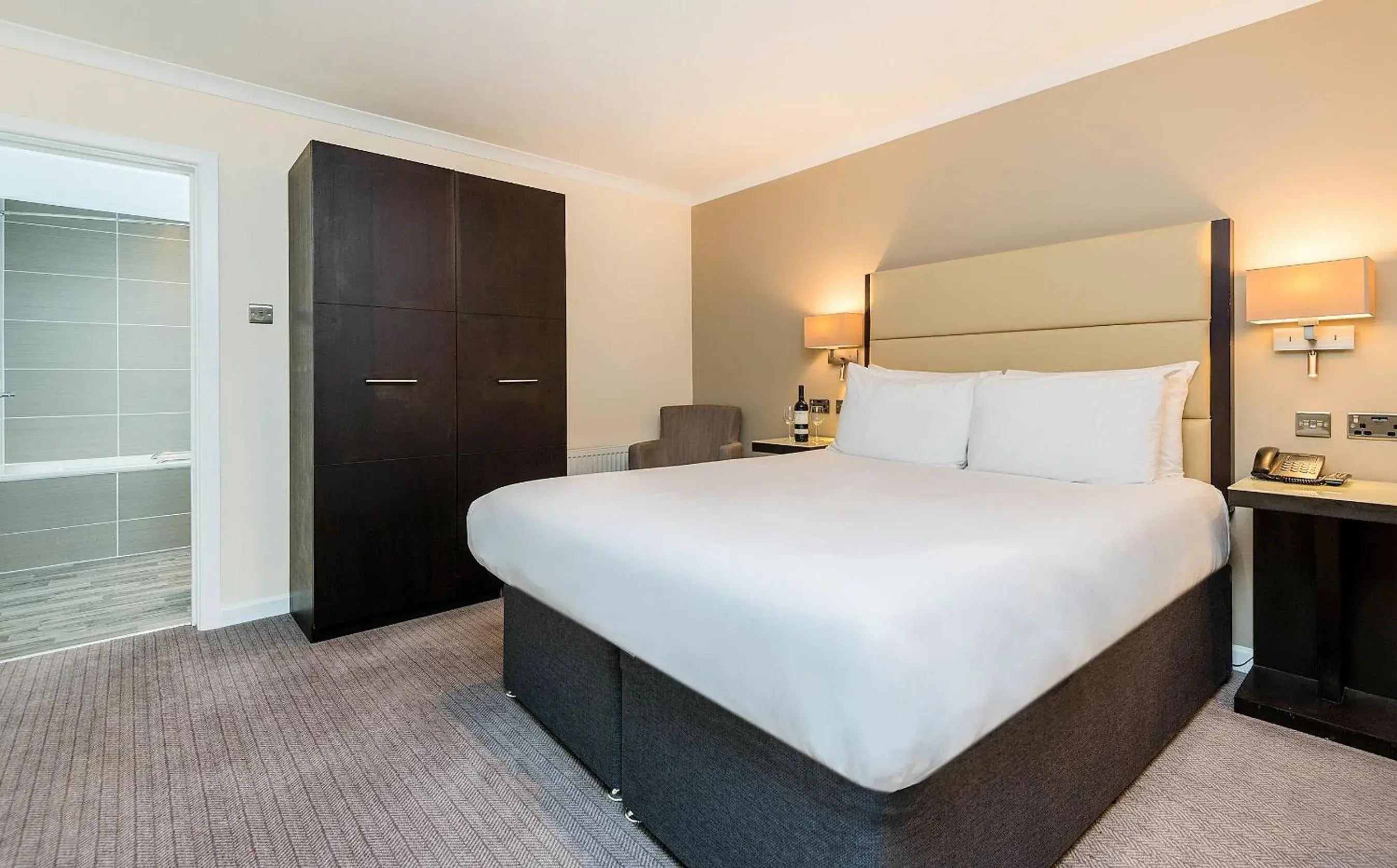 Double Room - Disability Access in New Place Double Room - Disability Access in New Place