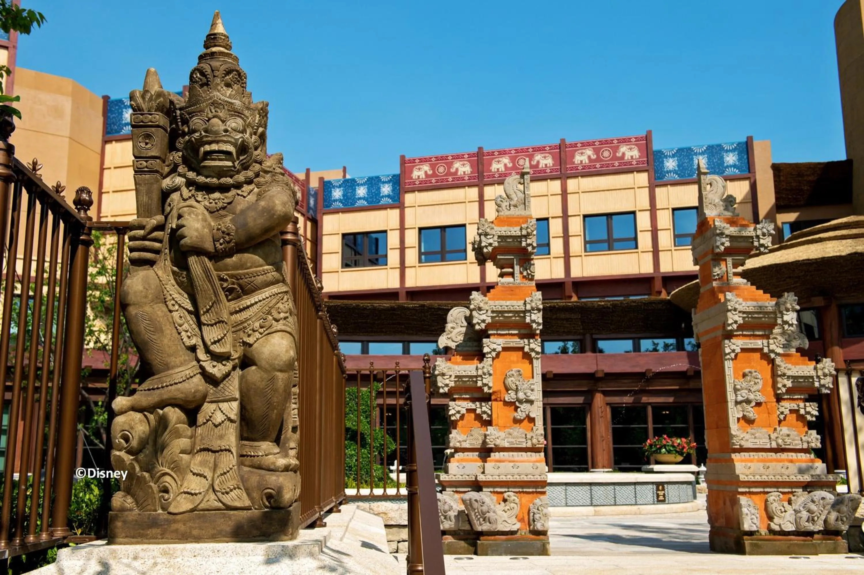 Garden in Disney Explorers Lodge