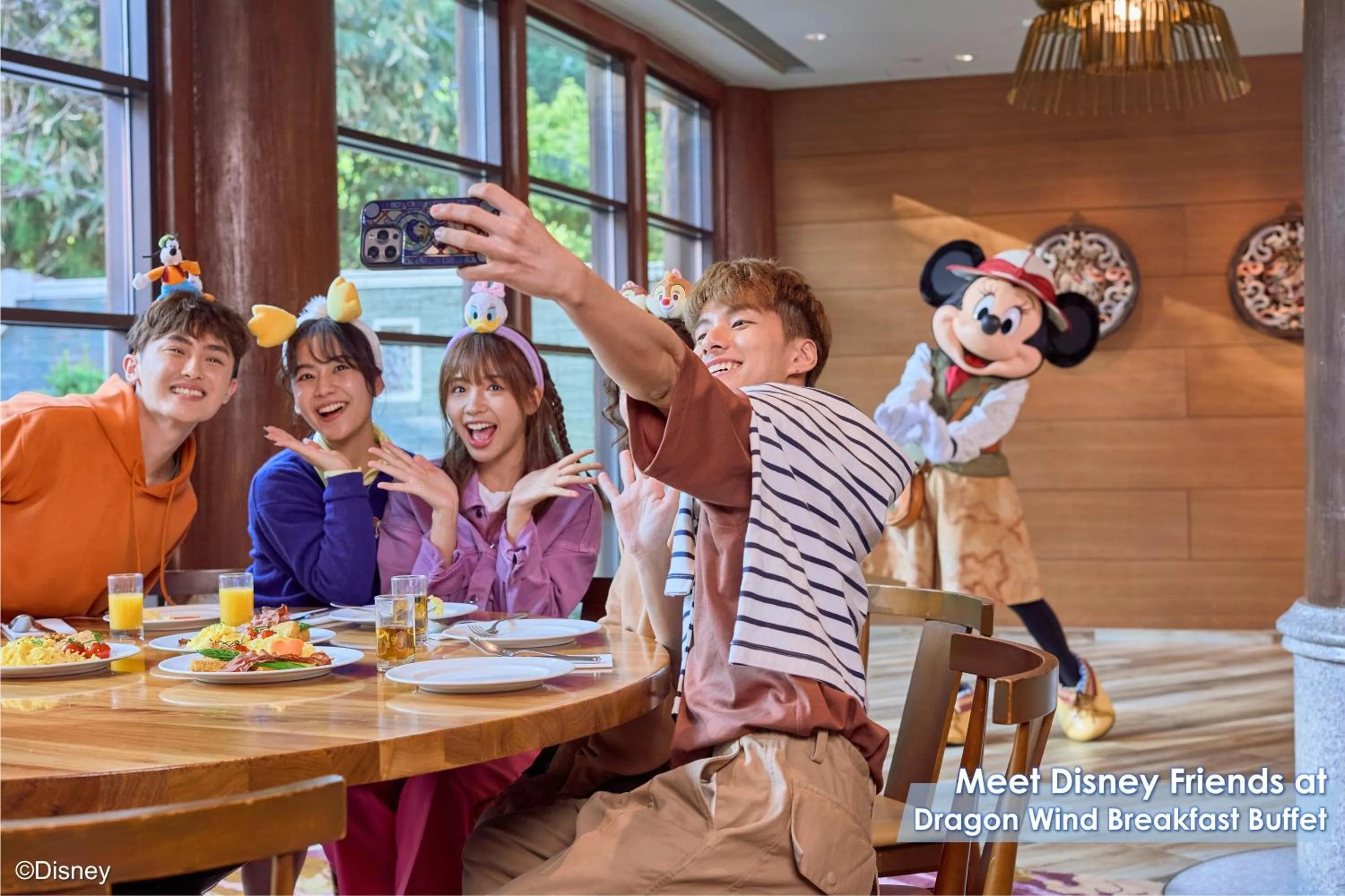 Breakfast in Disney Explorers Lodge