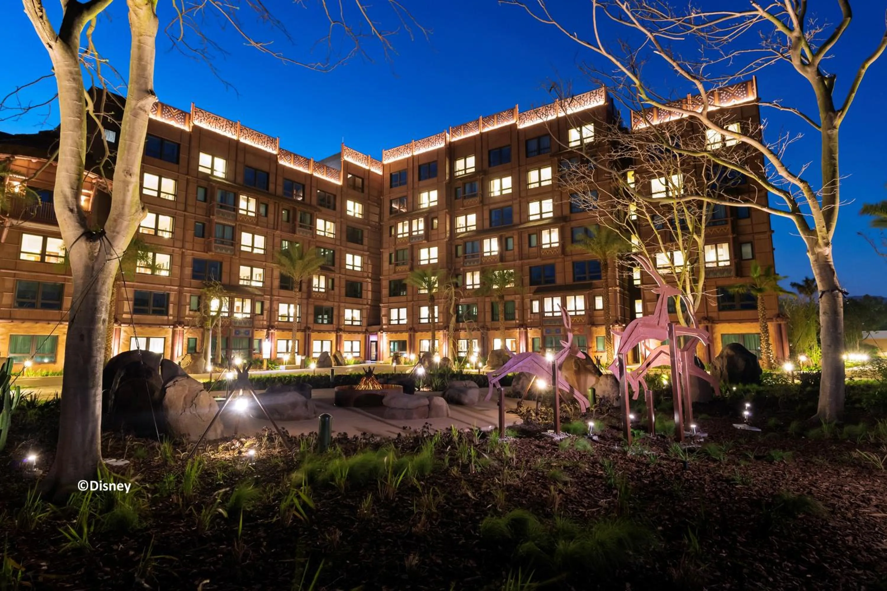 Property building in Disney Explorers Lodge