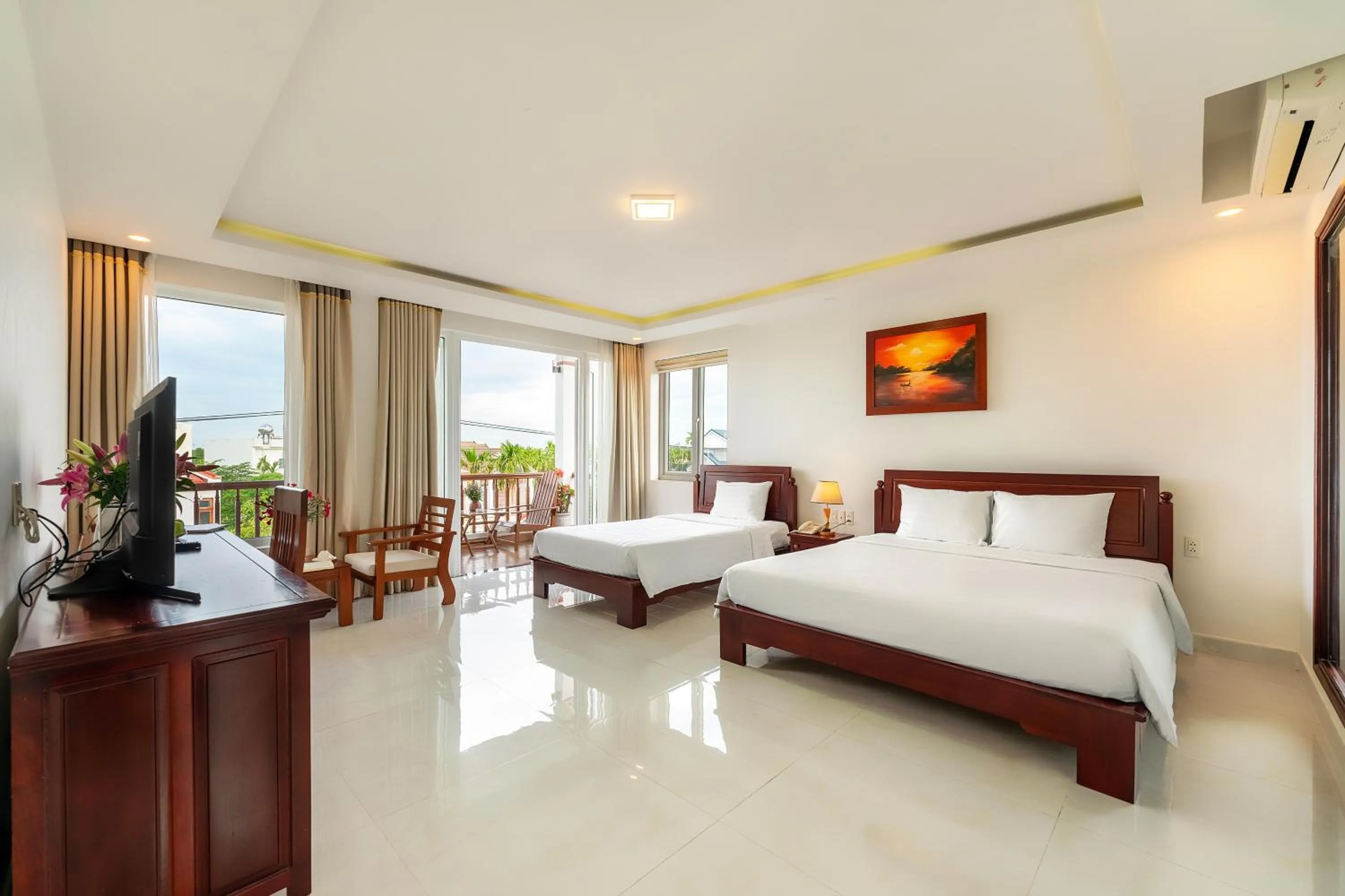 Photo of the whole room, Bed in Hoi An Palmy Villa