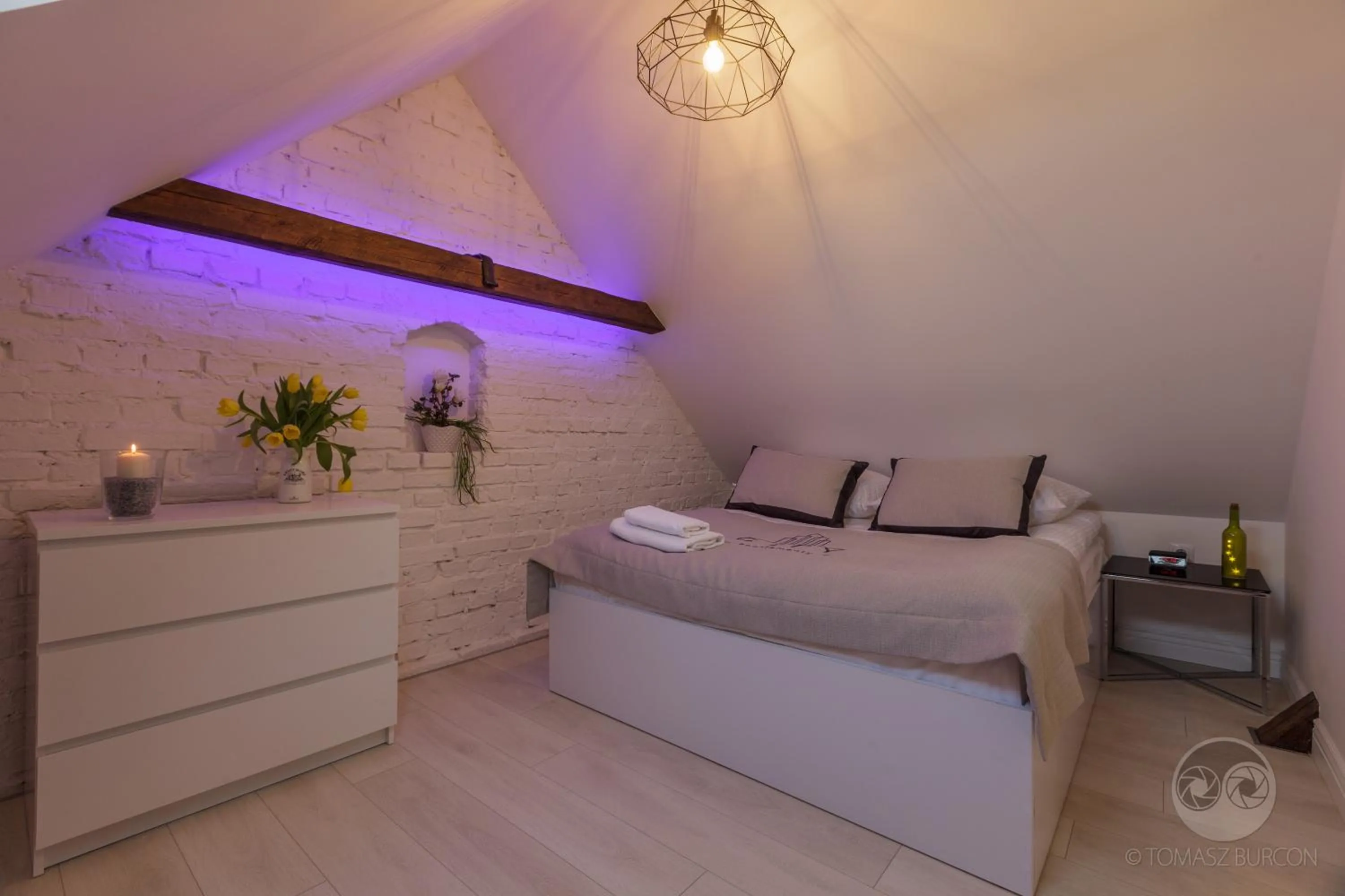 Seating area, Bed in Apartamenty City.