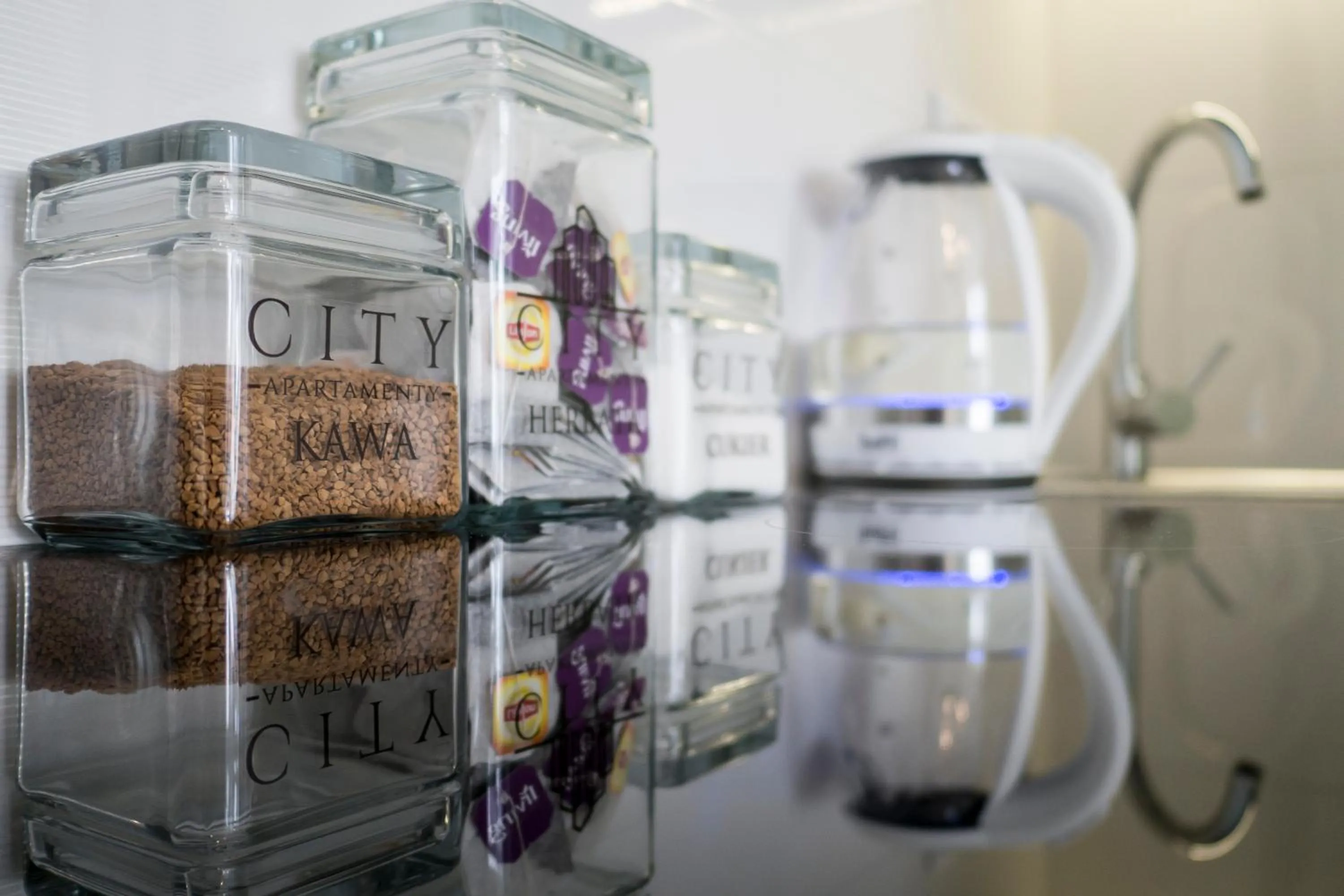 Coffee/tea facilities in Apartamenty City.